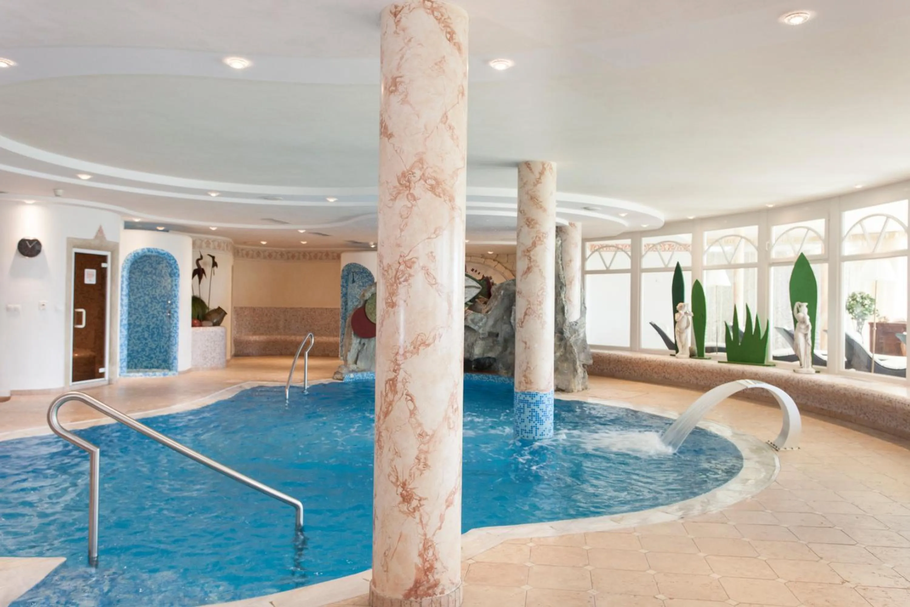 Swimming pool in Hotel Bacherhof