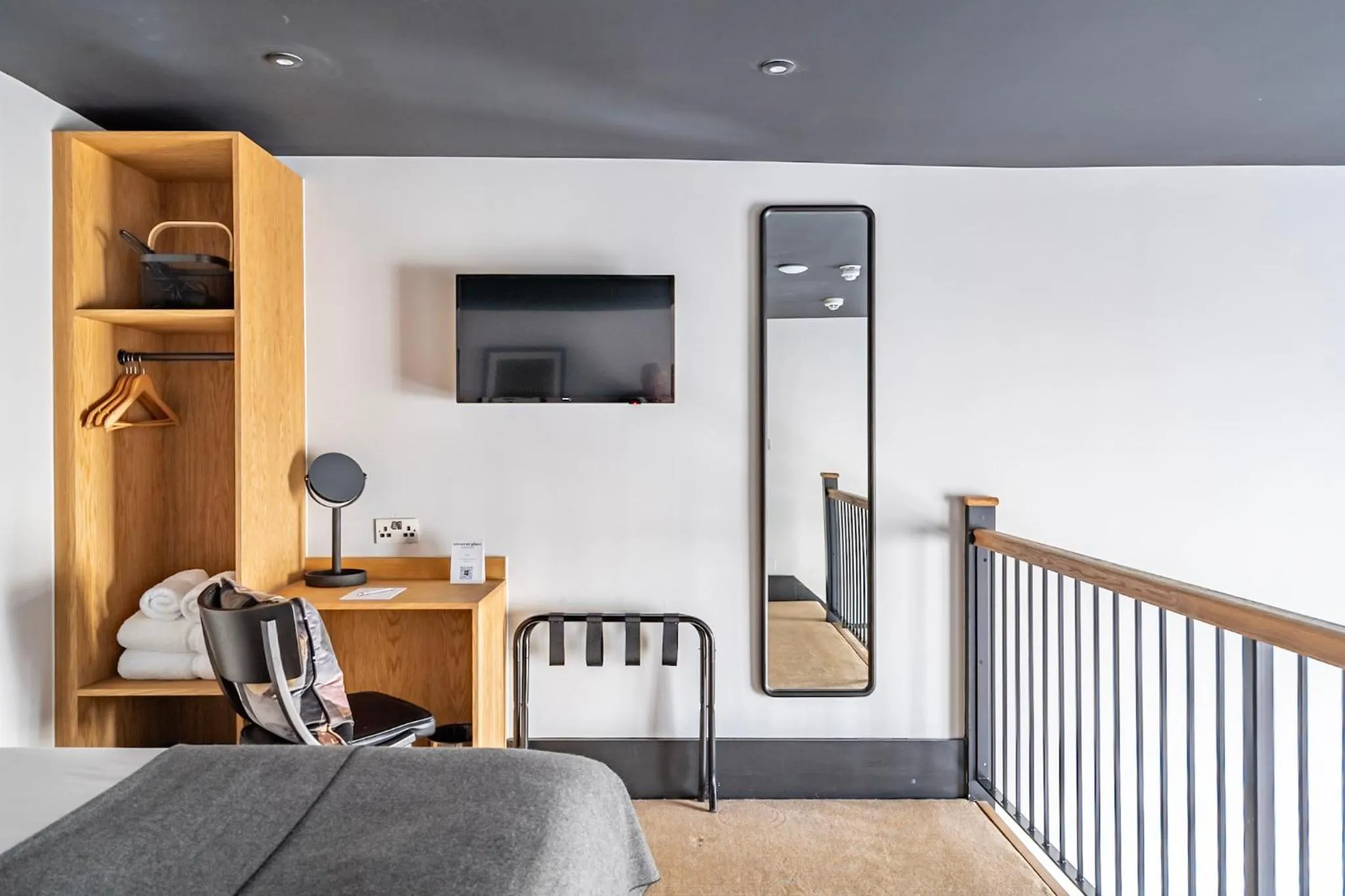 Bed in Crescent Place by Mansley