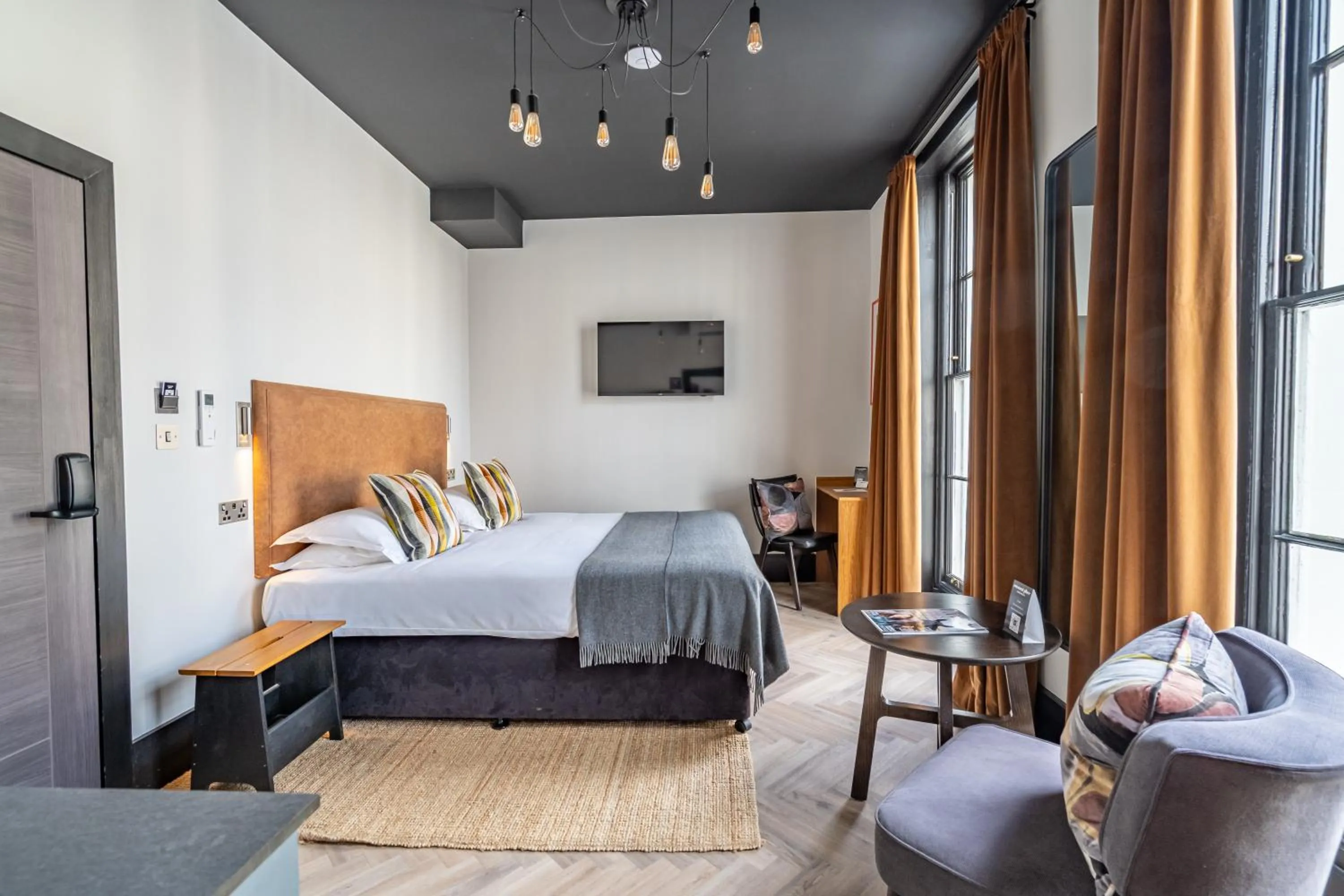 Bed in Crescent Place by Mansley