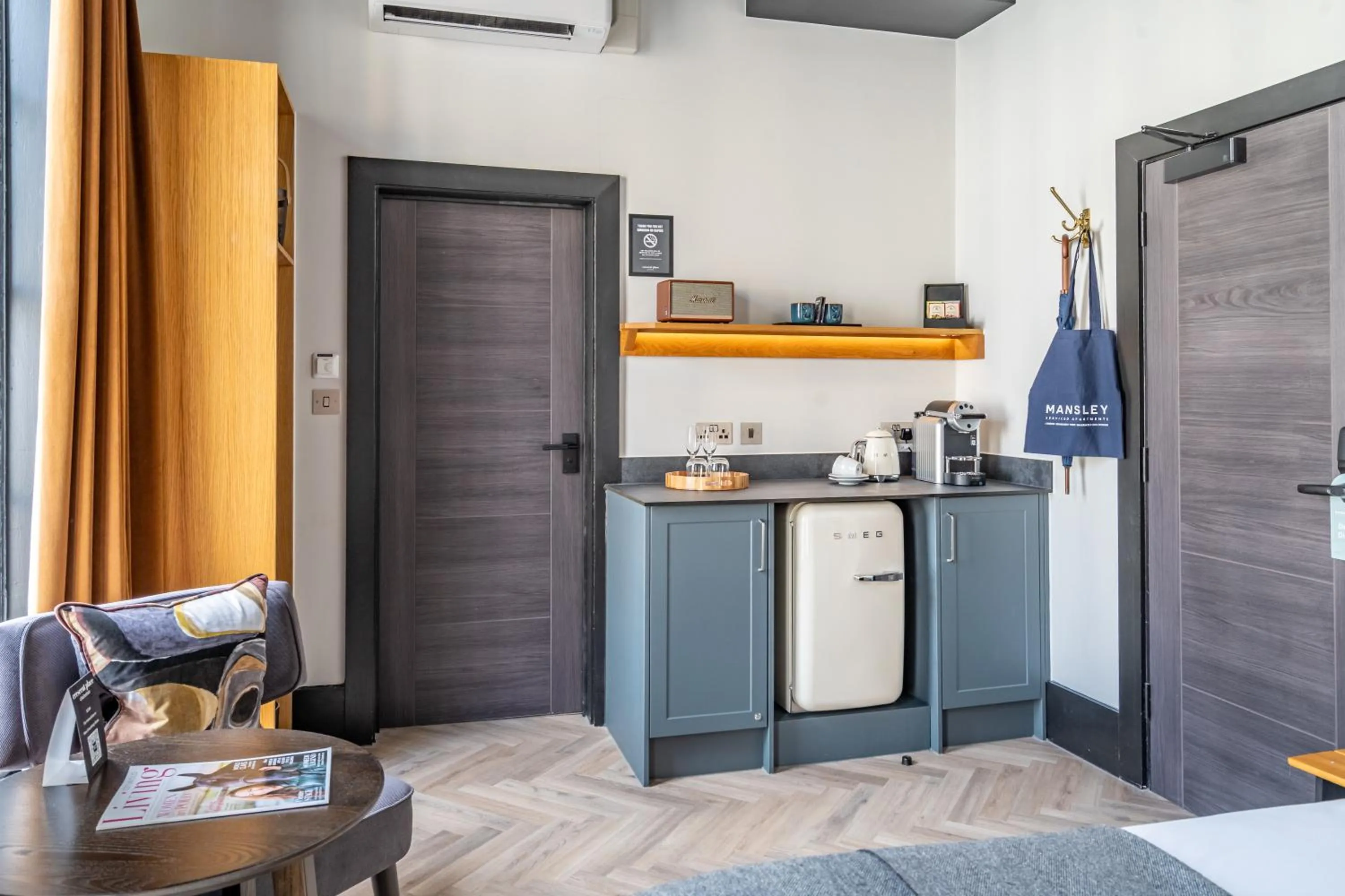 Coffee/tea facilities in Crescent Place by Mansley