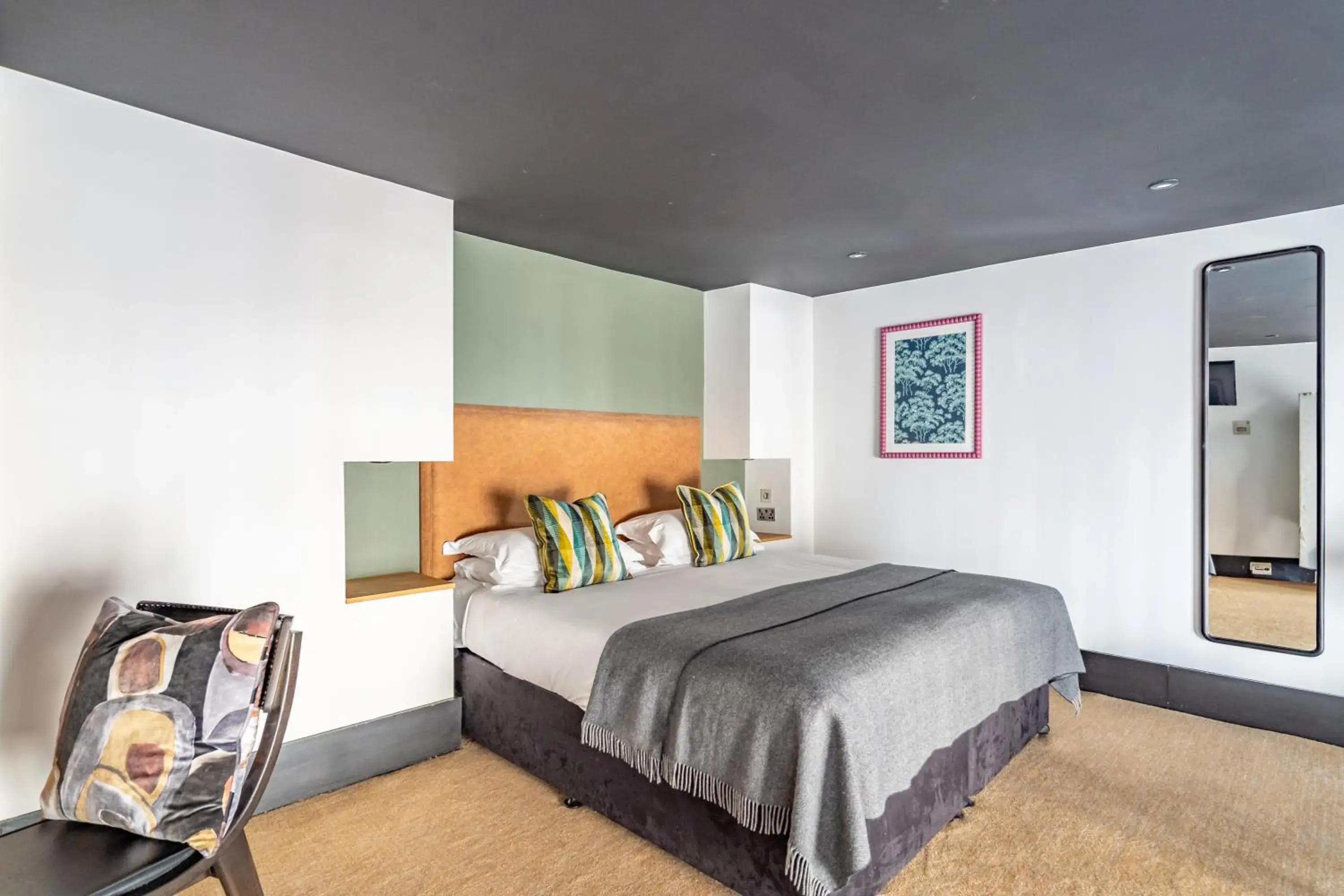 Deluxe Double Room with Bath in Crescent Place by Mansley Deluxe Double Room with Bath in Crescent Place by Mansley