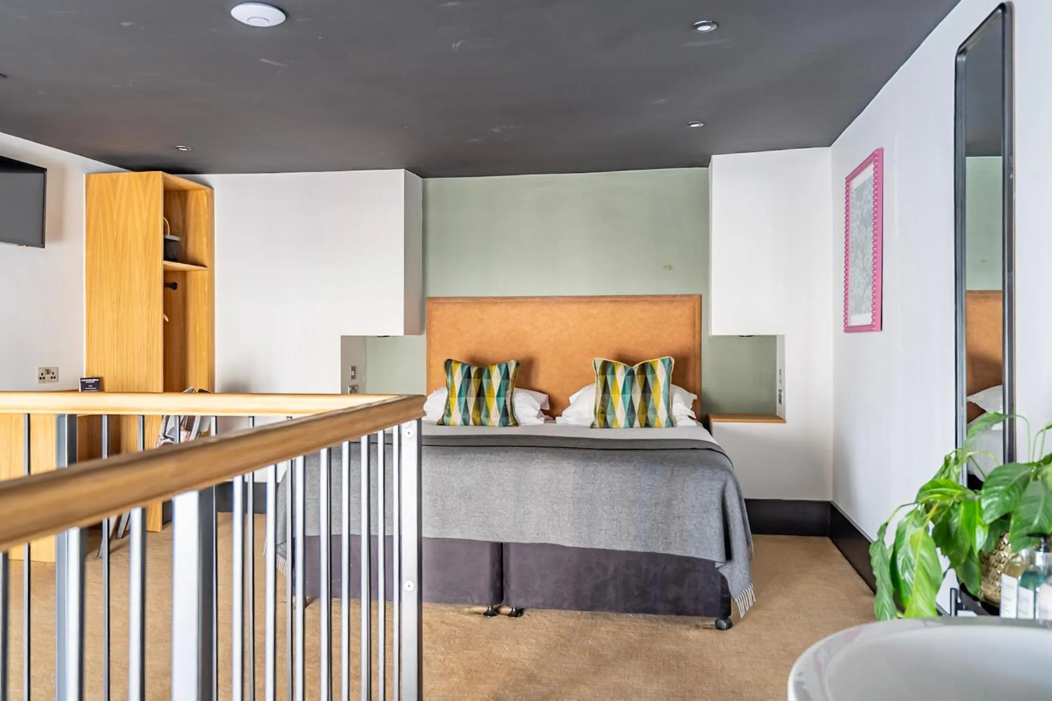 Bed in Crescent Place by Mansley