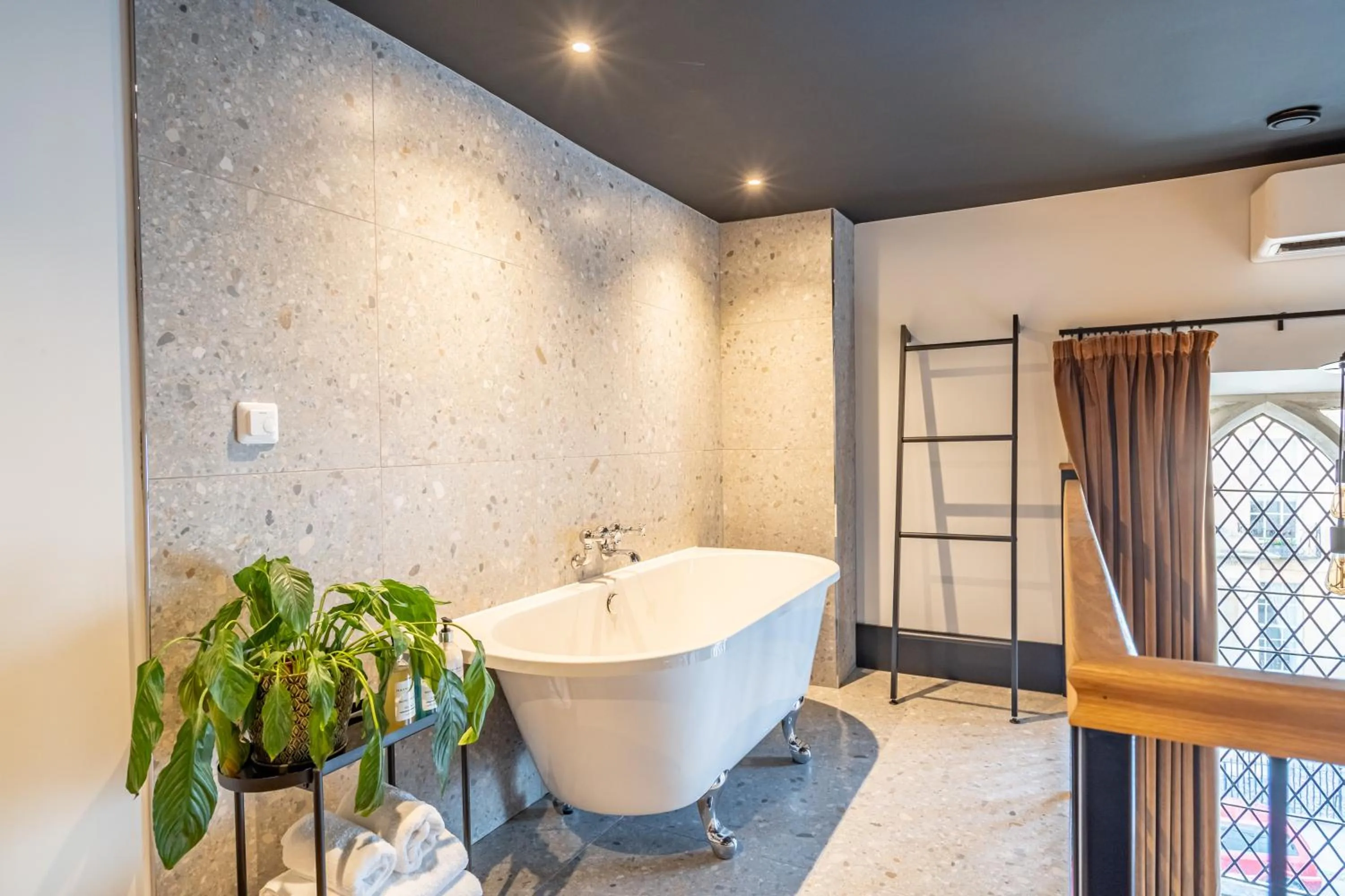 Bath in Crescent Place by Mansley