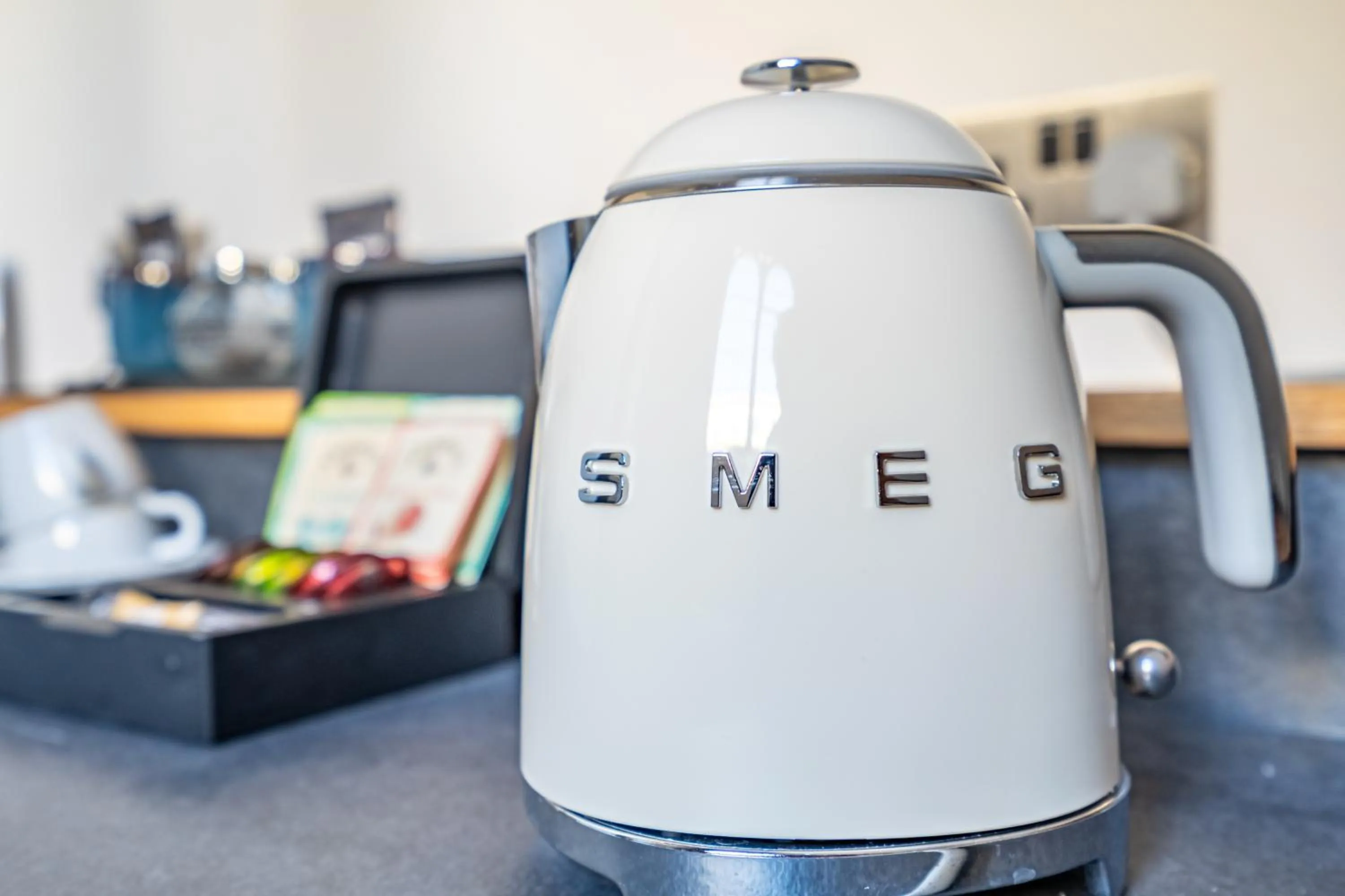 Coffee/tea facilities in Crescent Place by Mansley