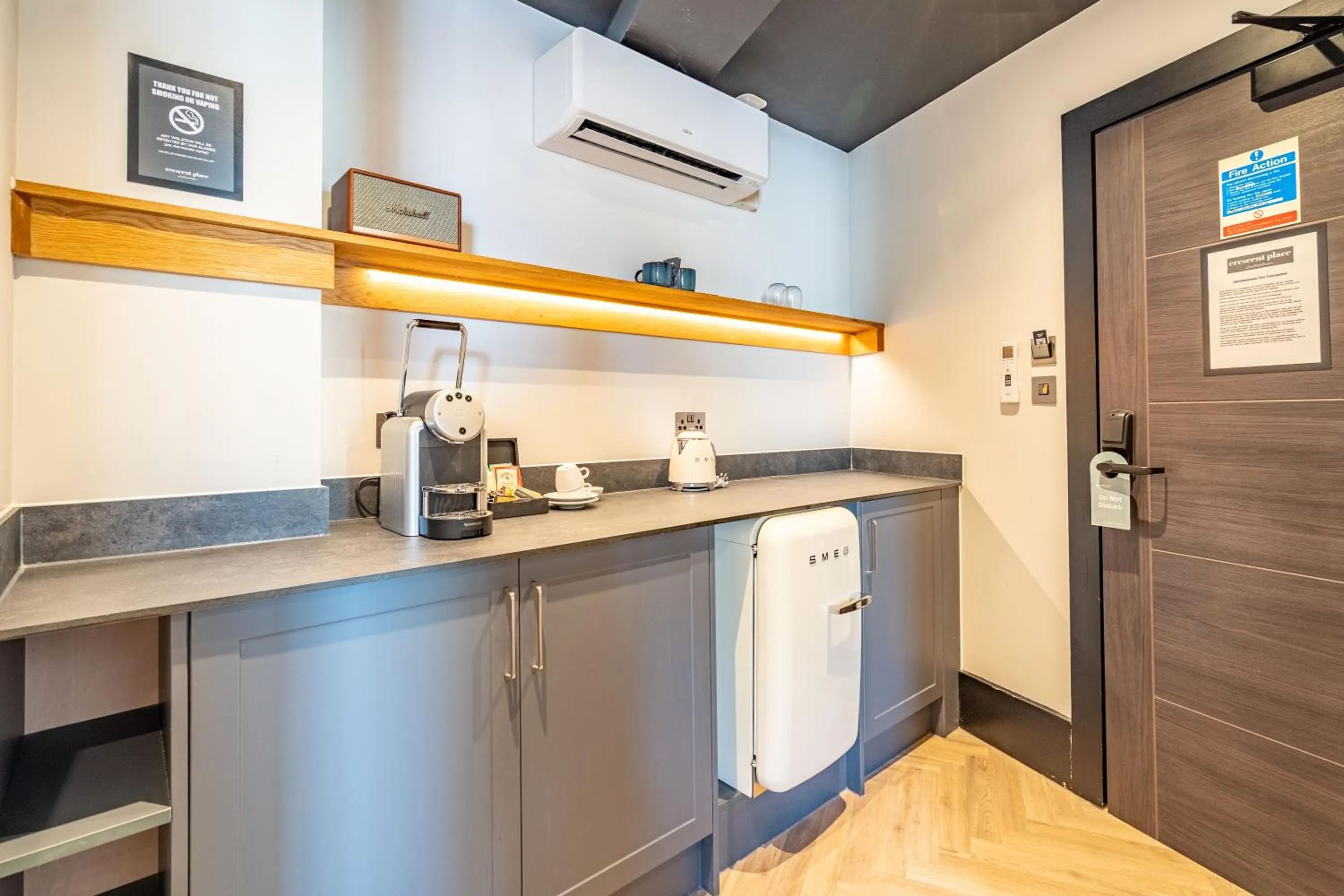 Kitchen or kitchenette in Crescent Place by Mansley