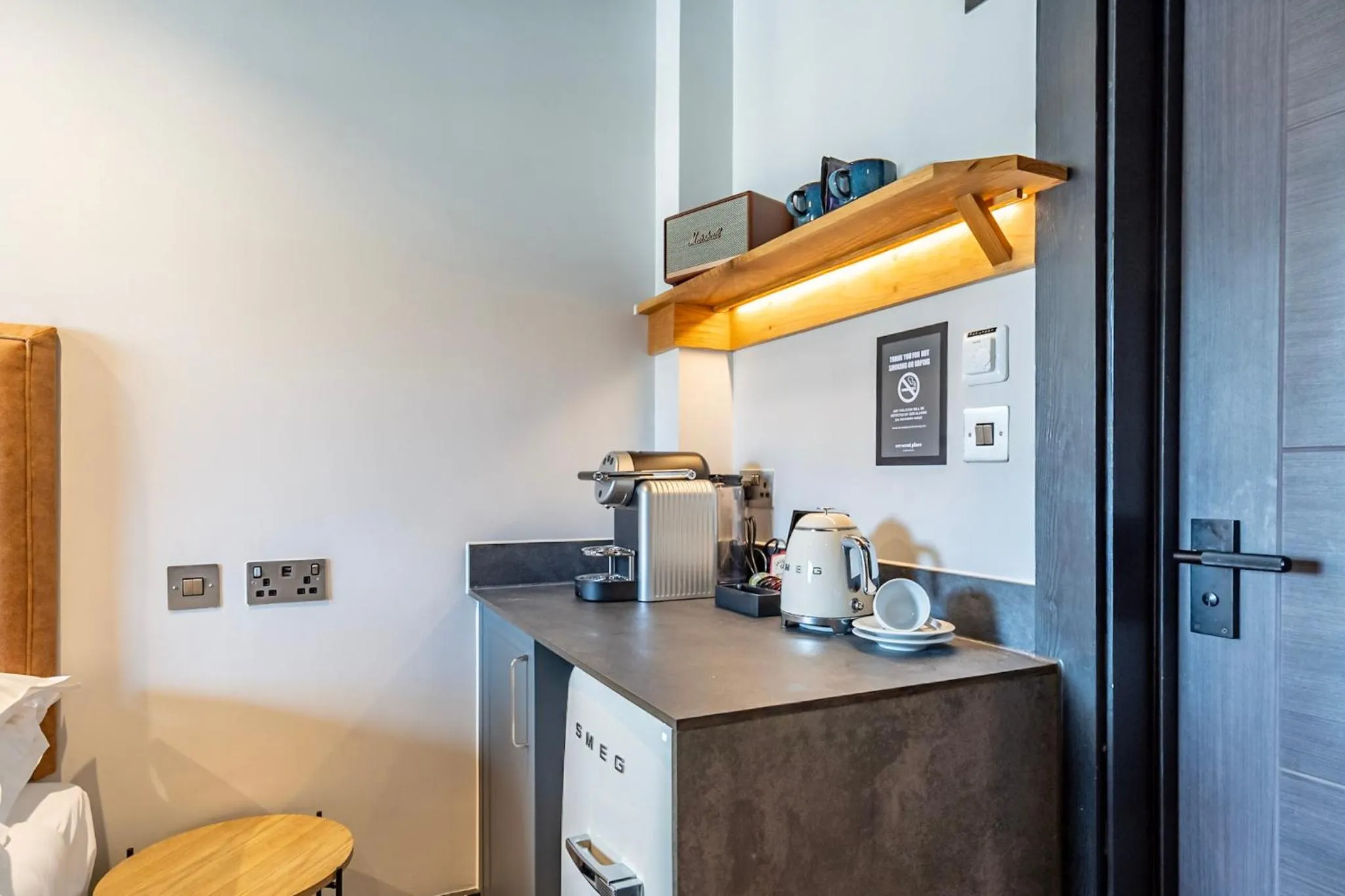 Coffee/tea facilities in Crescent Place by Mansley
