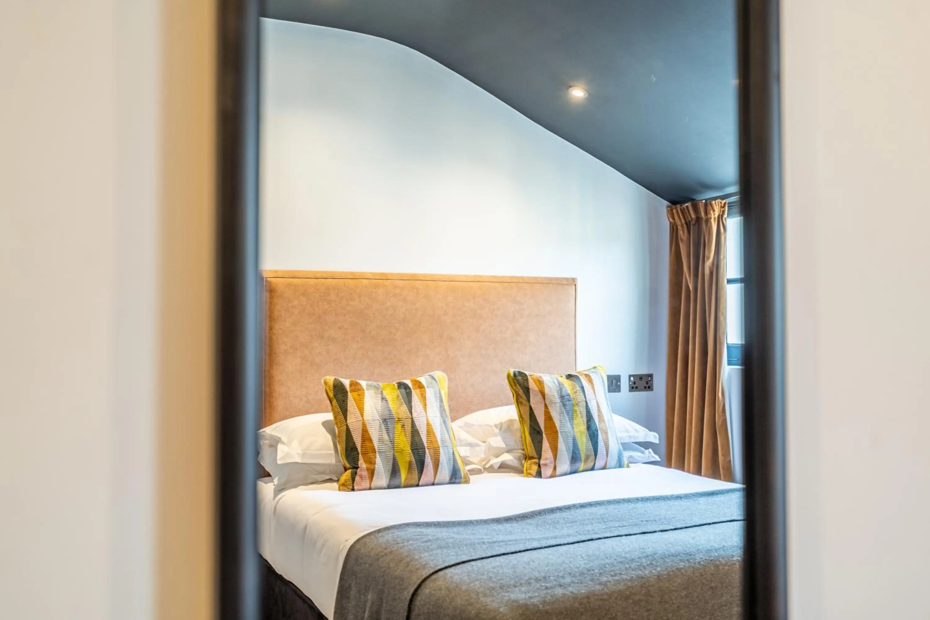 Bedroom, Bed in Crescent Place by Mansley