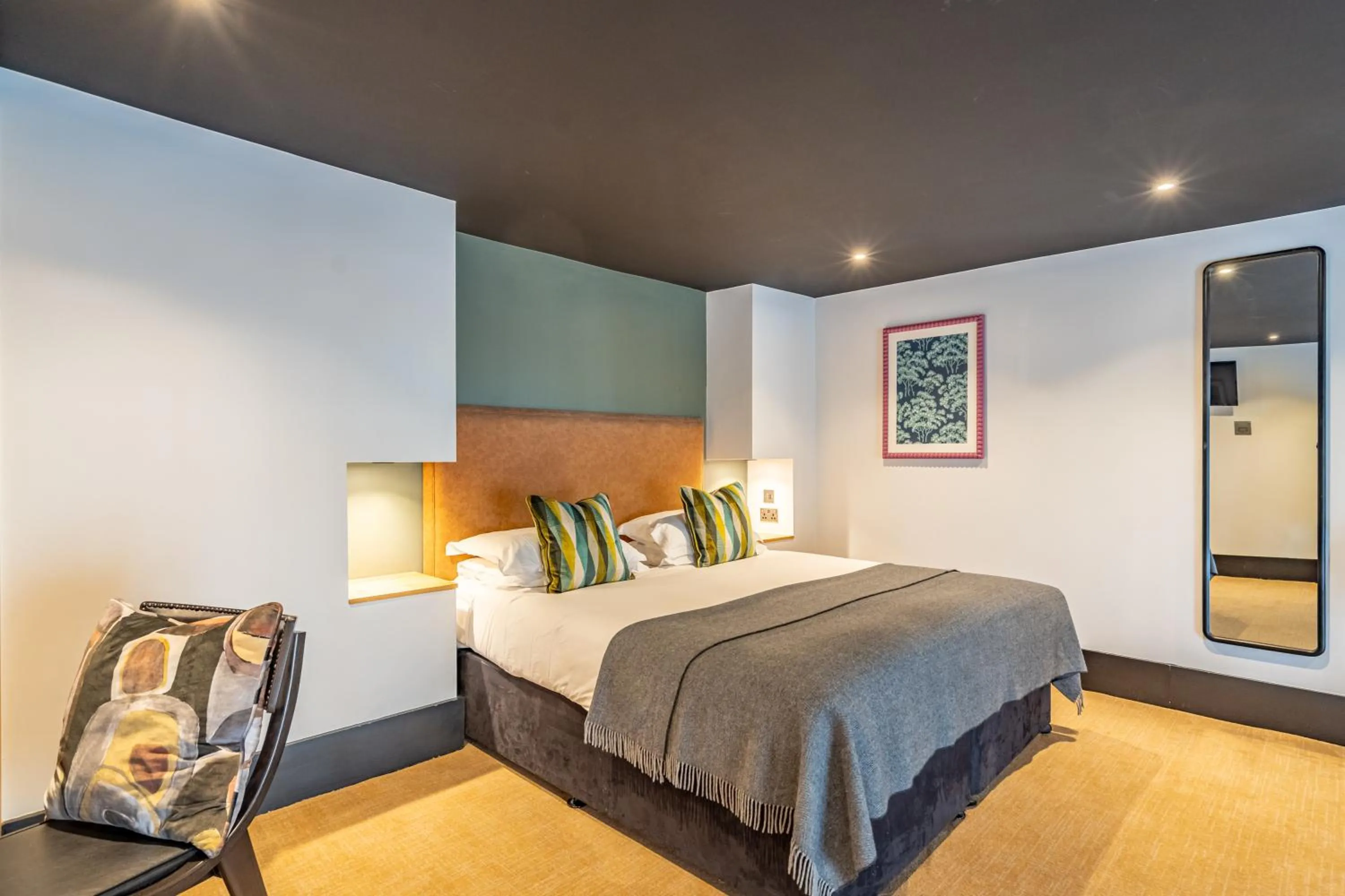 Bed in Crescent Place by Mansley