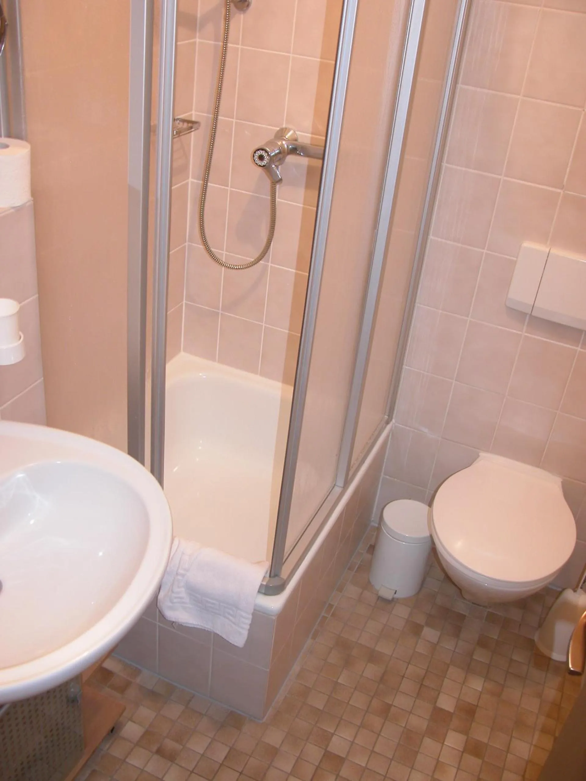 Shower in Ferienwohnungen Kupferkanne