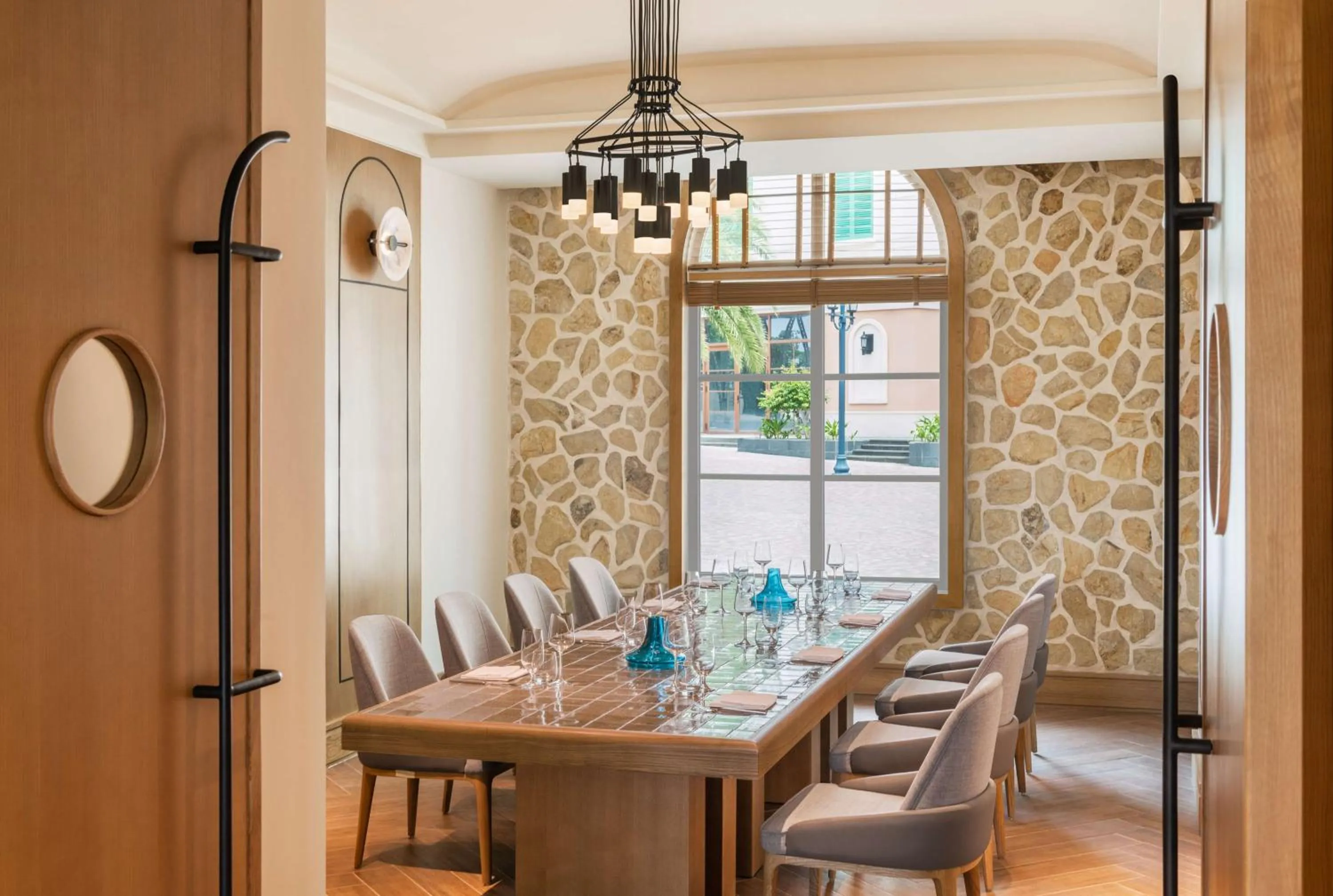 Restaurant/places to eat in La Festa Phu Quoc, Curio Collection By Hilton