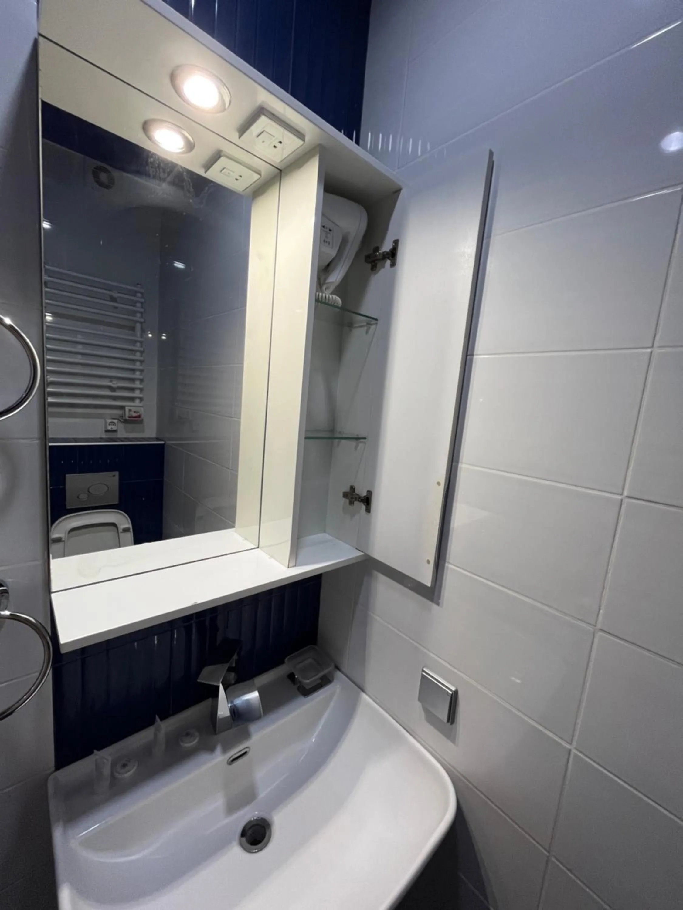 Shower in HOTEL NEW ROYAL