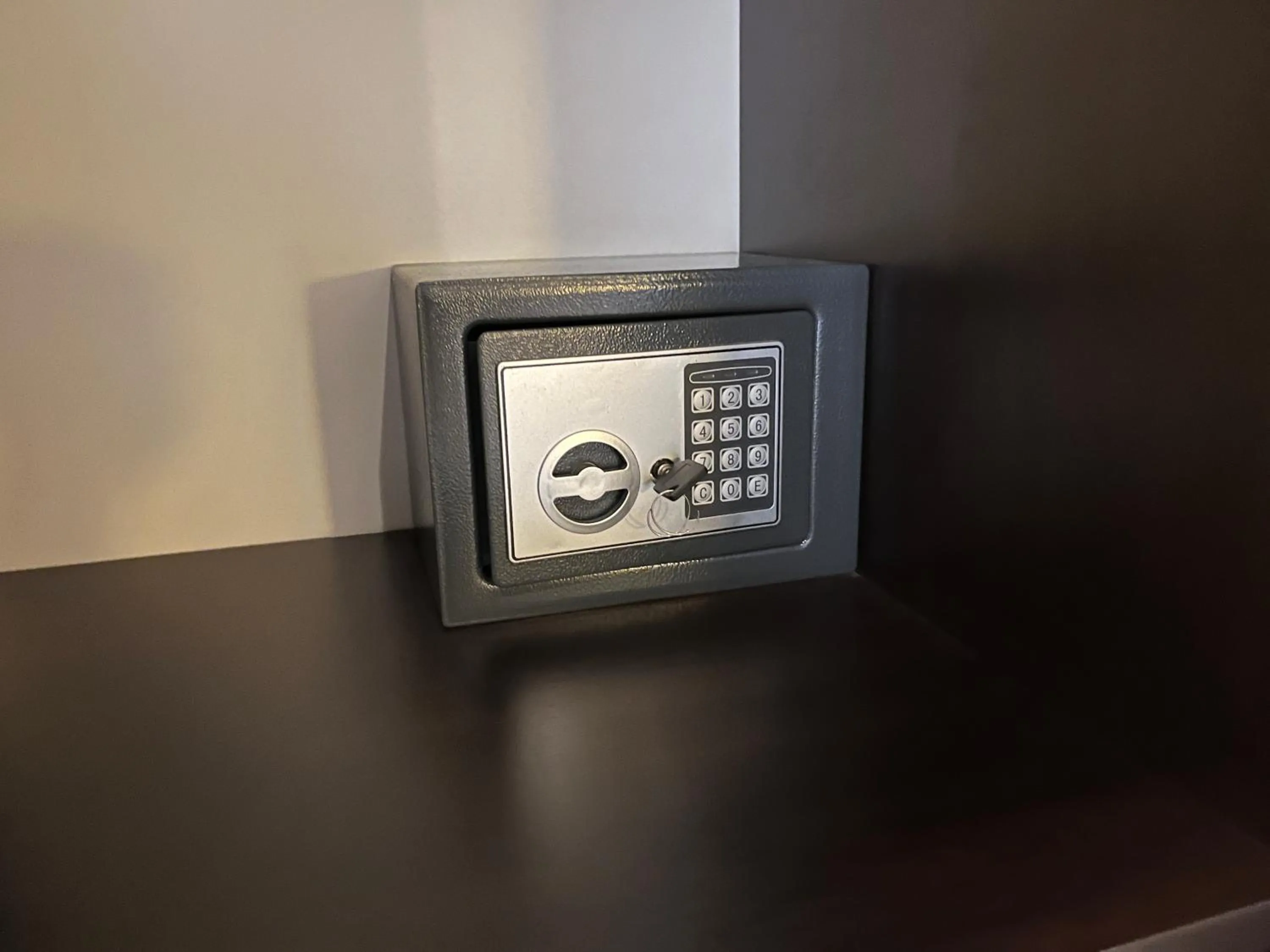 safe in HOTEL NEW ROYAL