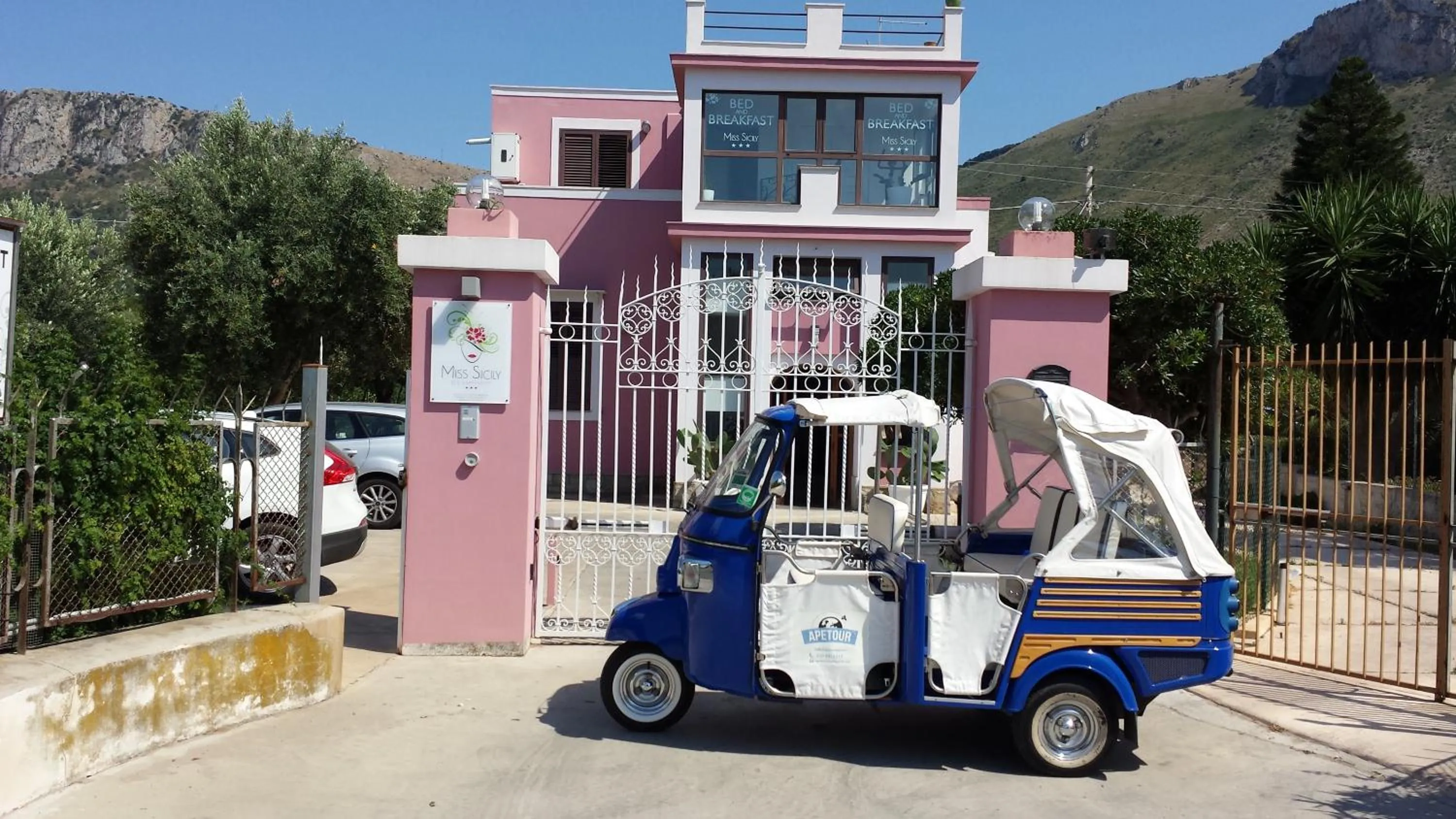 Facade/entrance in Miss Sicily B&B