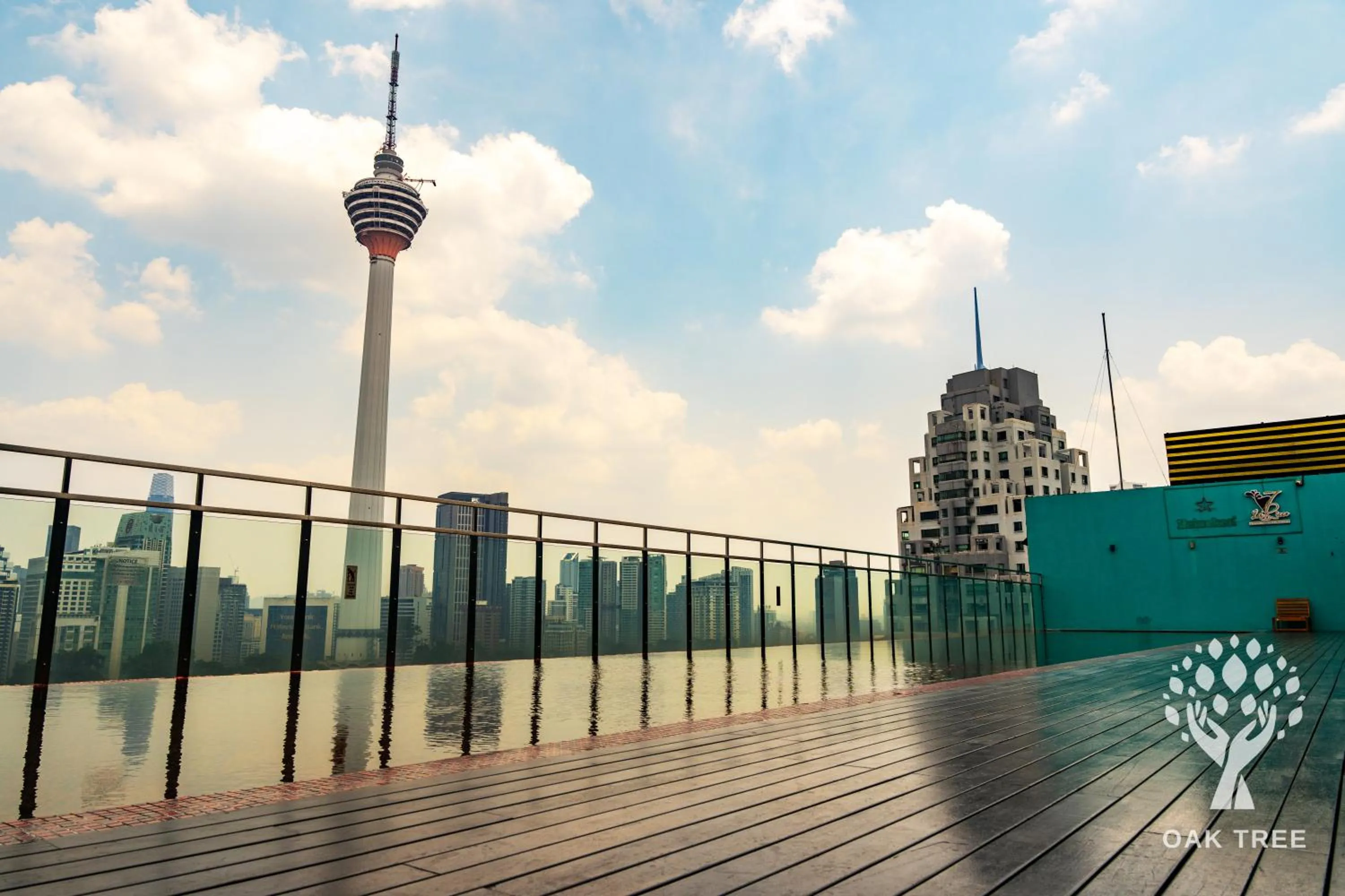 Swimming pool in Red M101 by Oak Tree