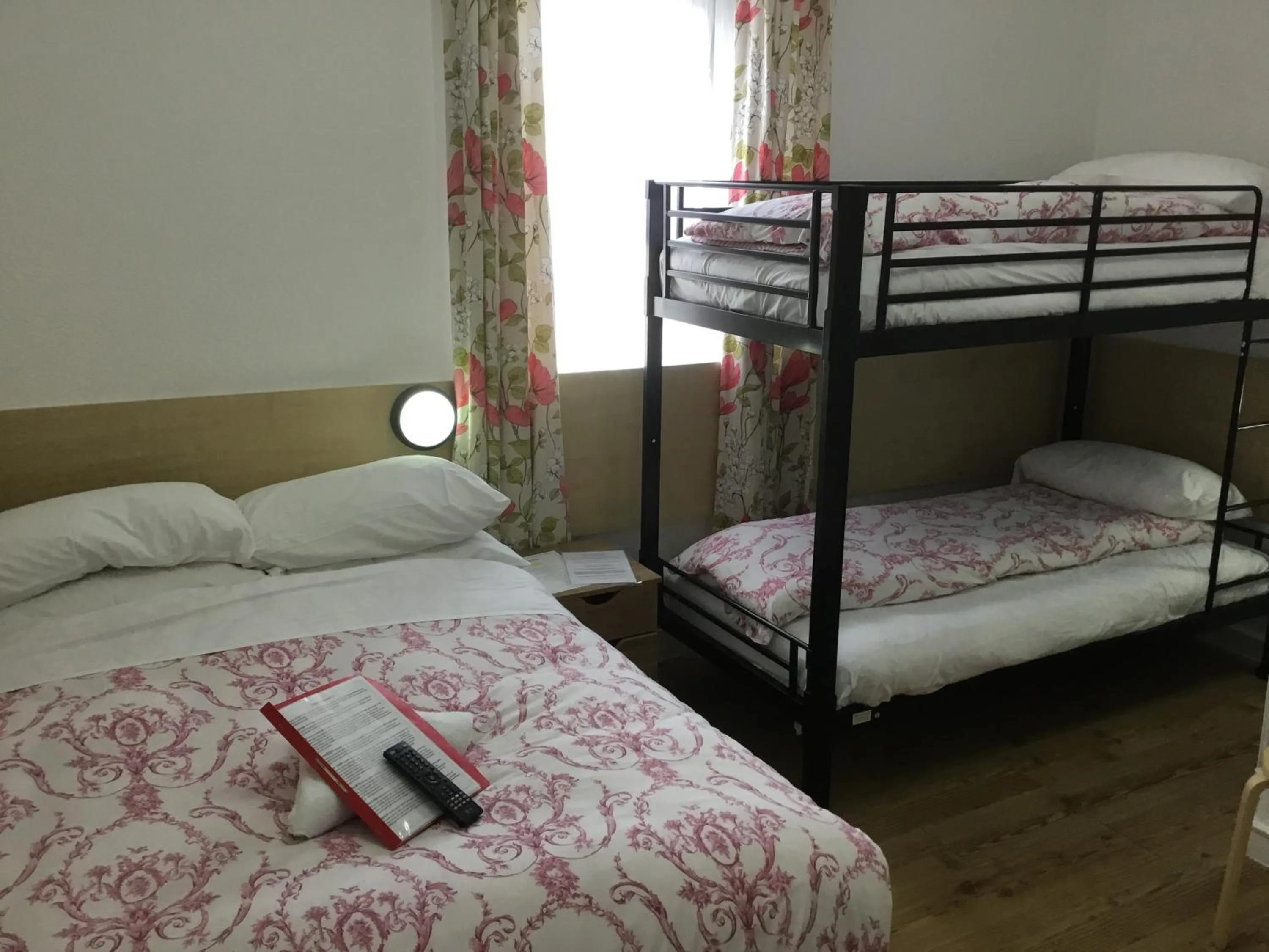 Bed in The Danescourt