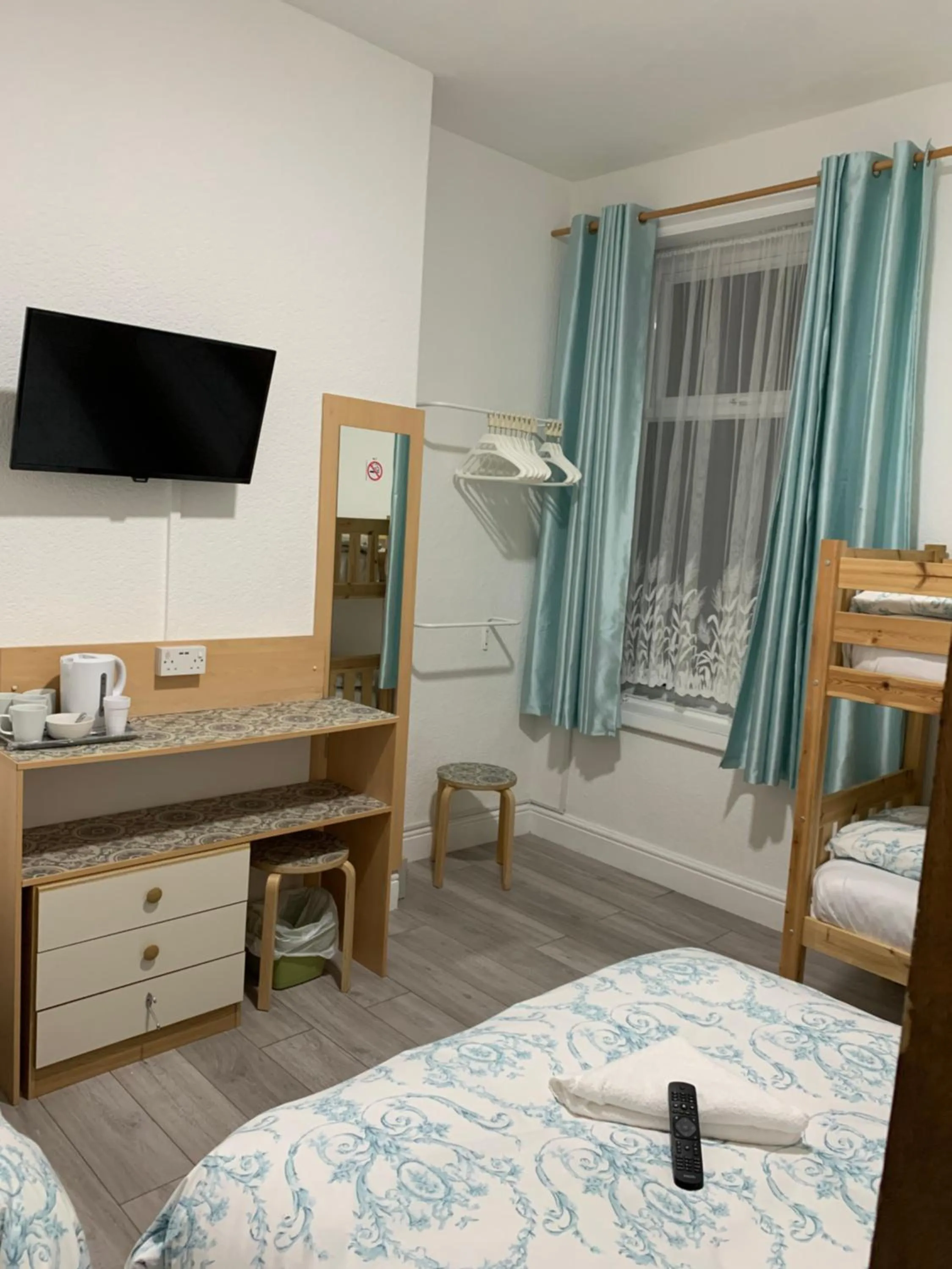 Family, Bed in The Danescourt