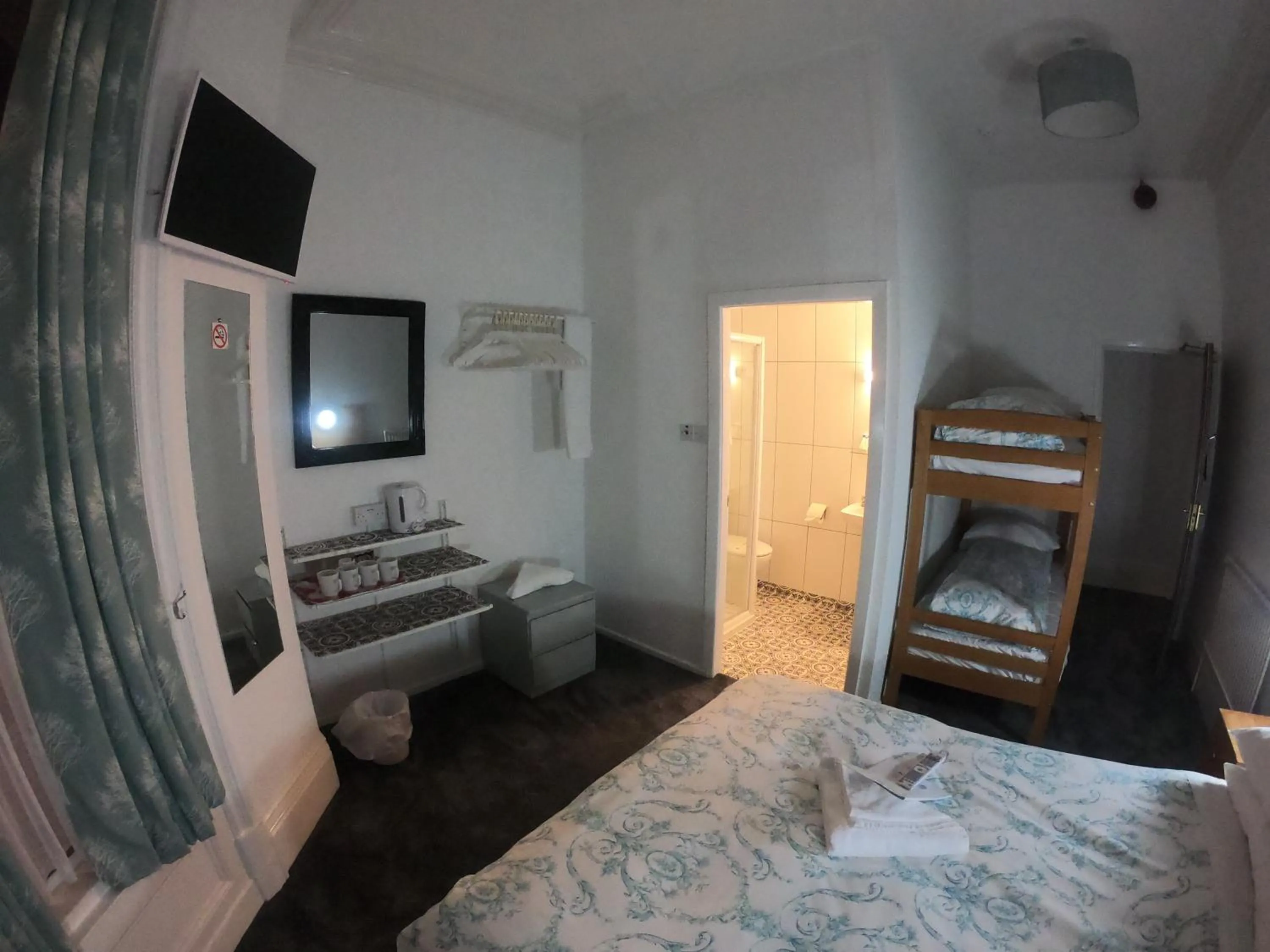 Bed in The Danescourt