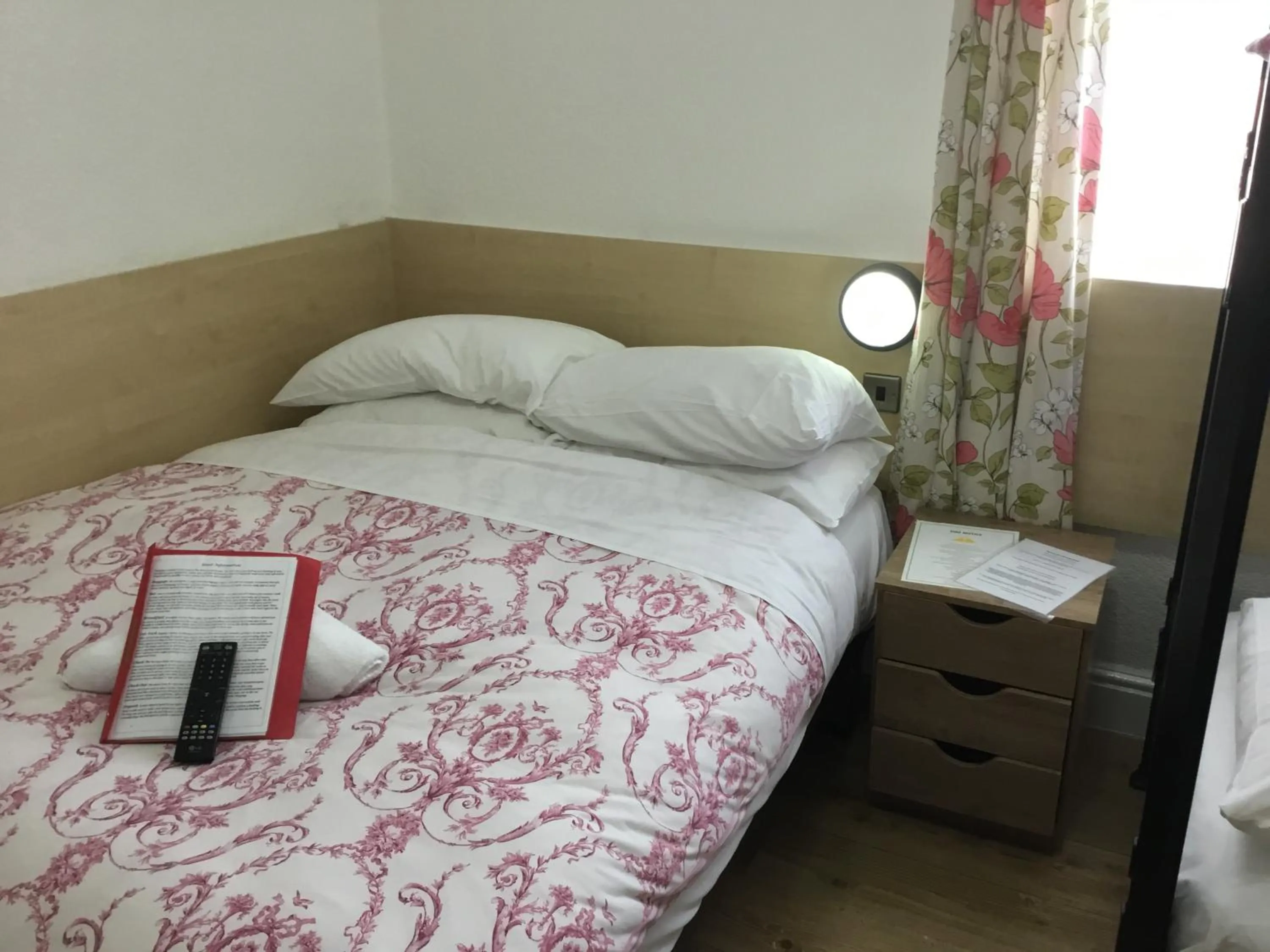 Bed in The Danescourt