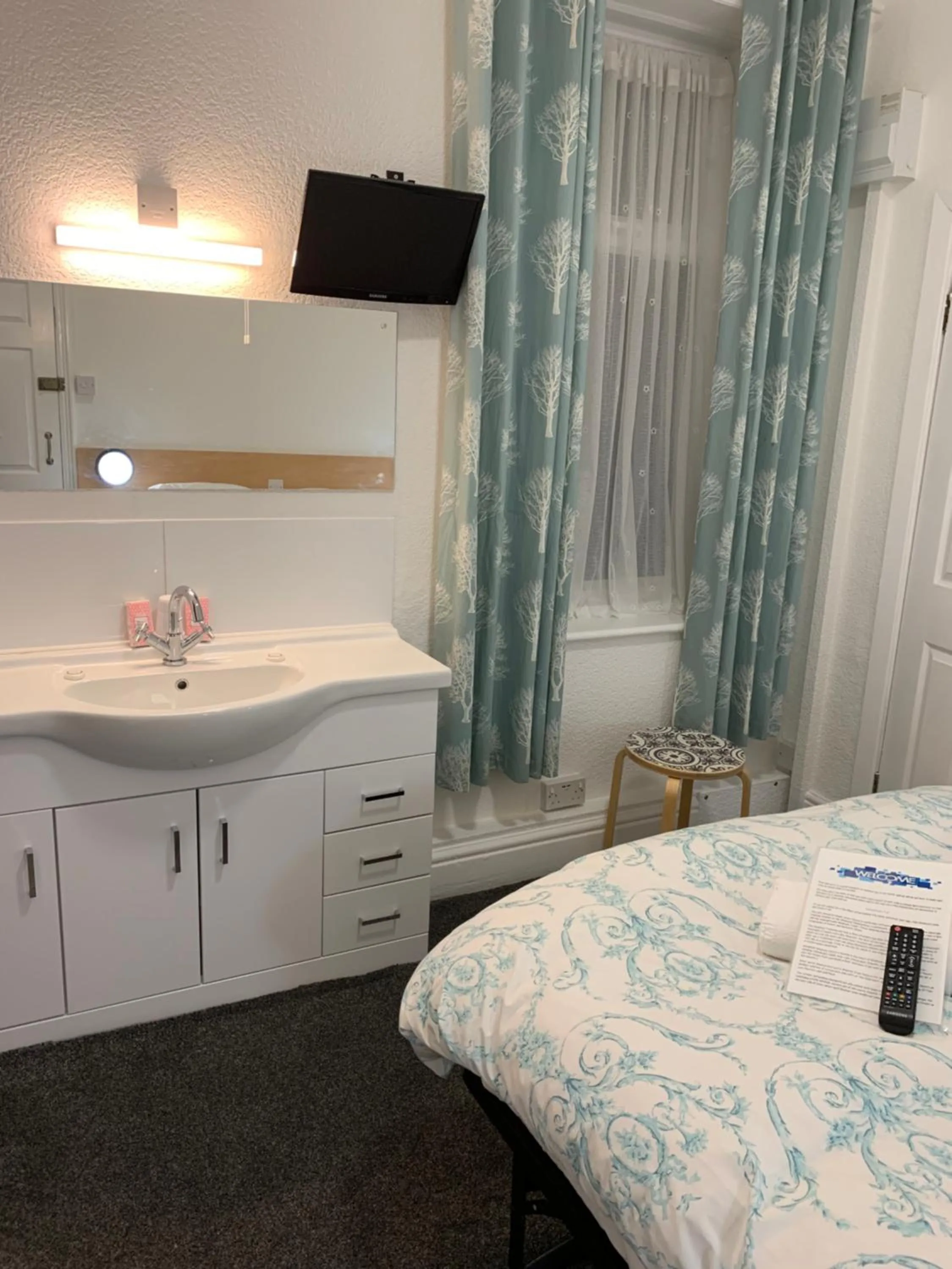 Bed in The Danescourt