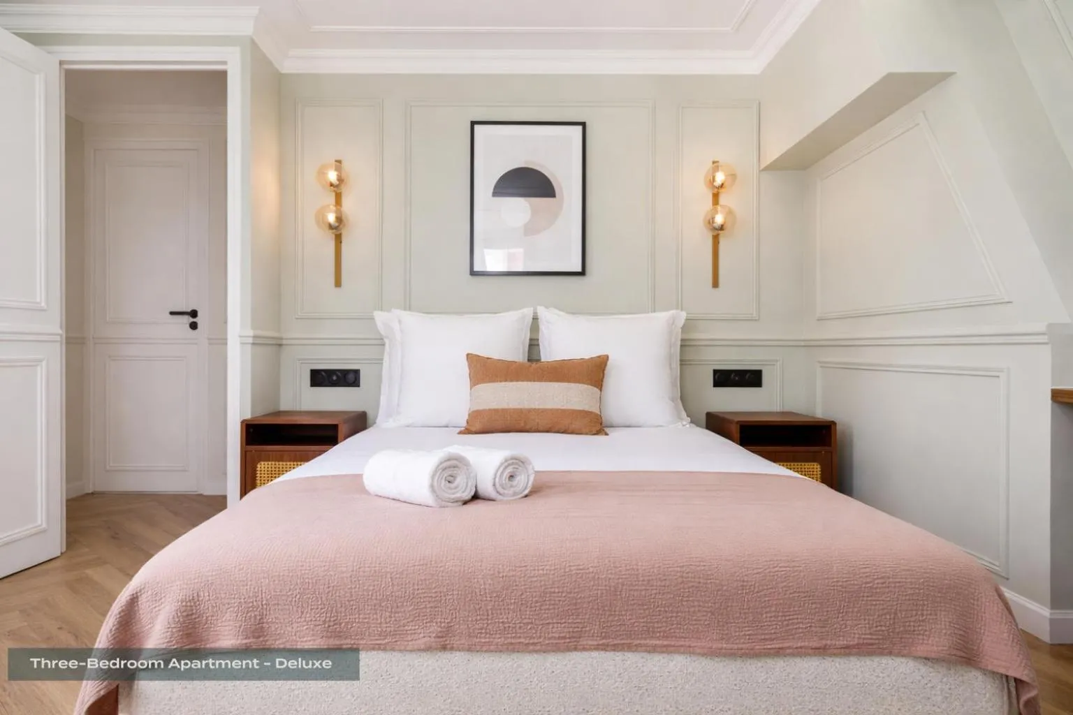 Bed in PoeticStay - Louvre