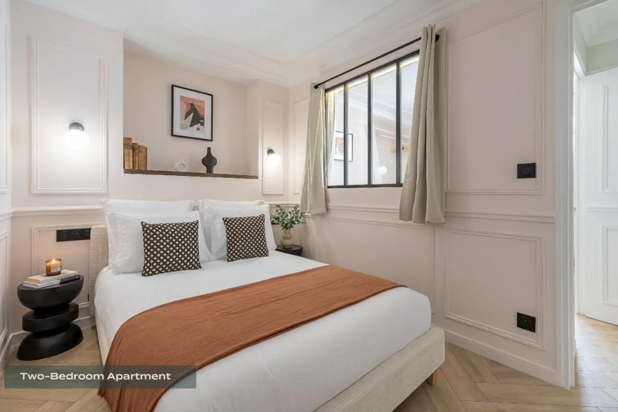 Bed in PoeticStay - Louvre