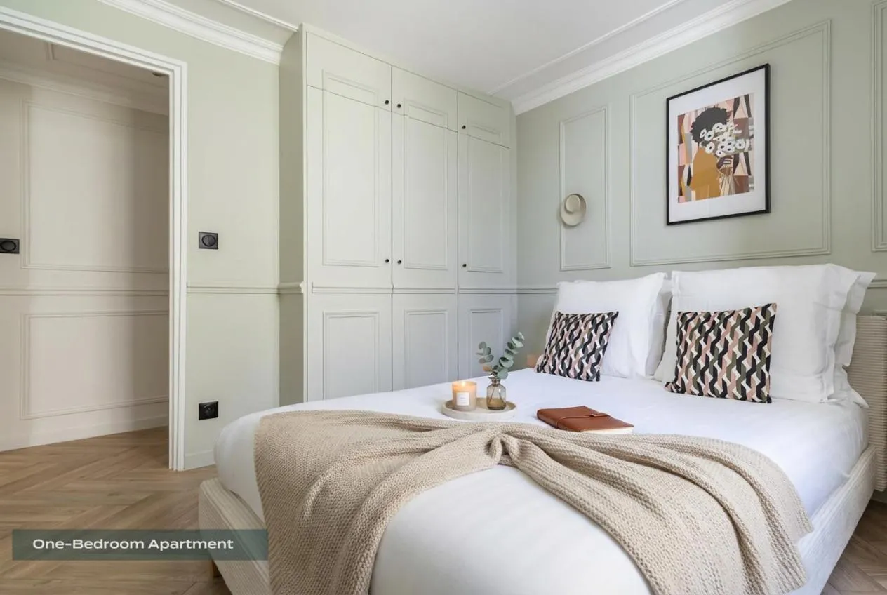 Bed in PoeticStay - Louvre