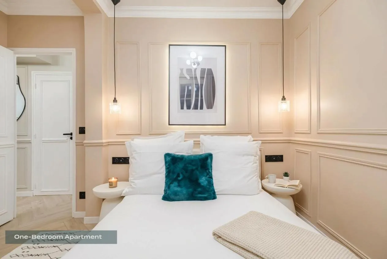 Bed in PoeticStay - Louvre