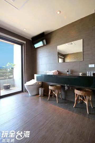 Bathroom in Jing Guan Hotel