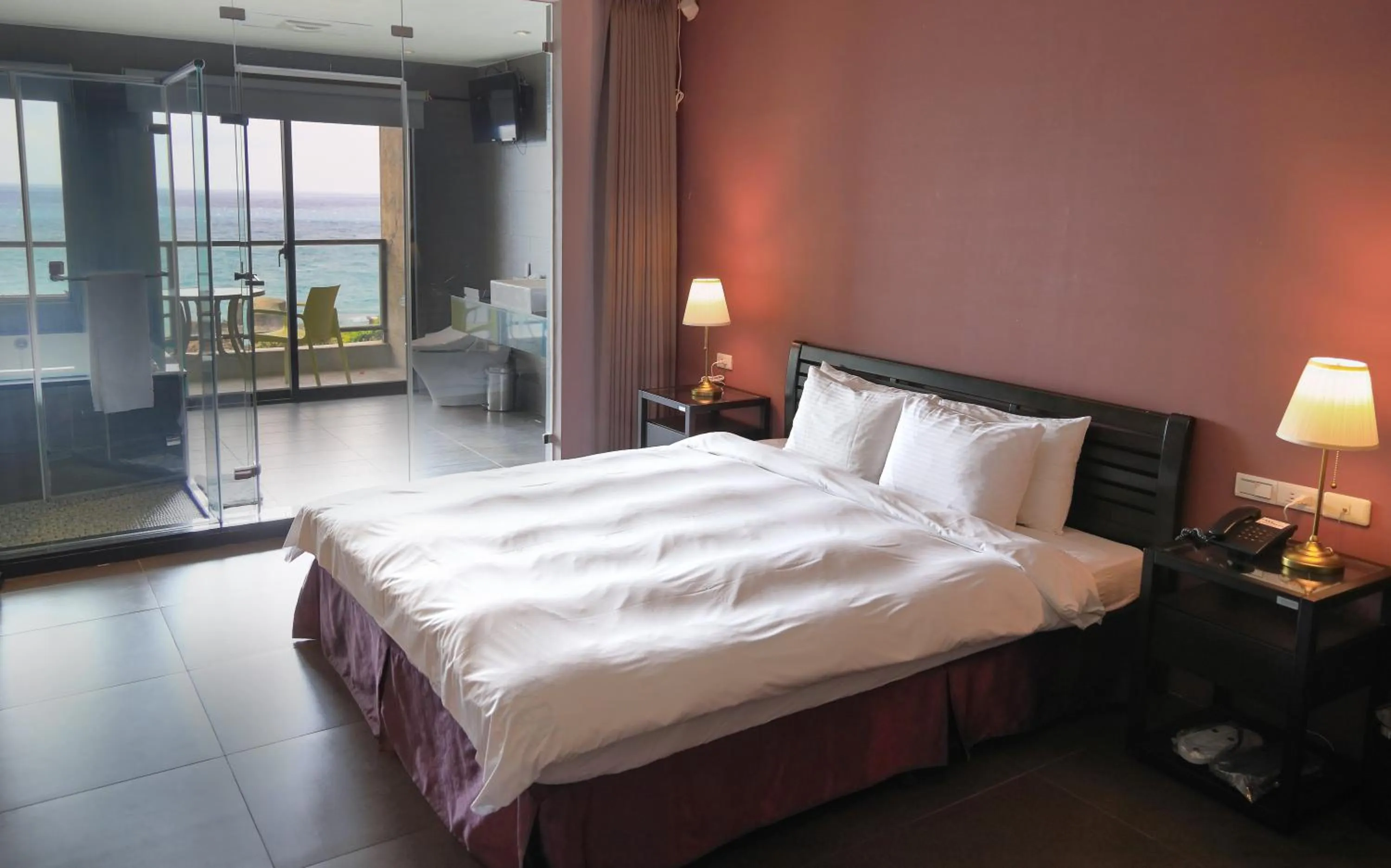 Bed in Jing Guan Hotel