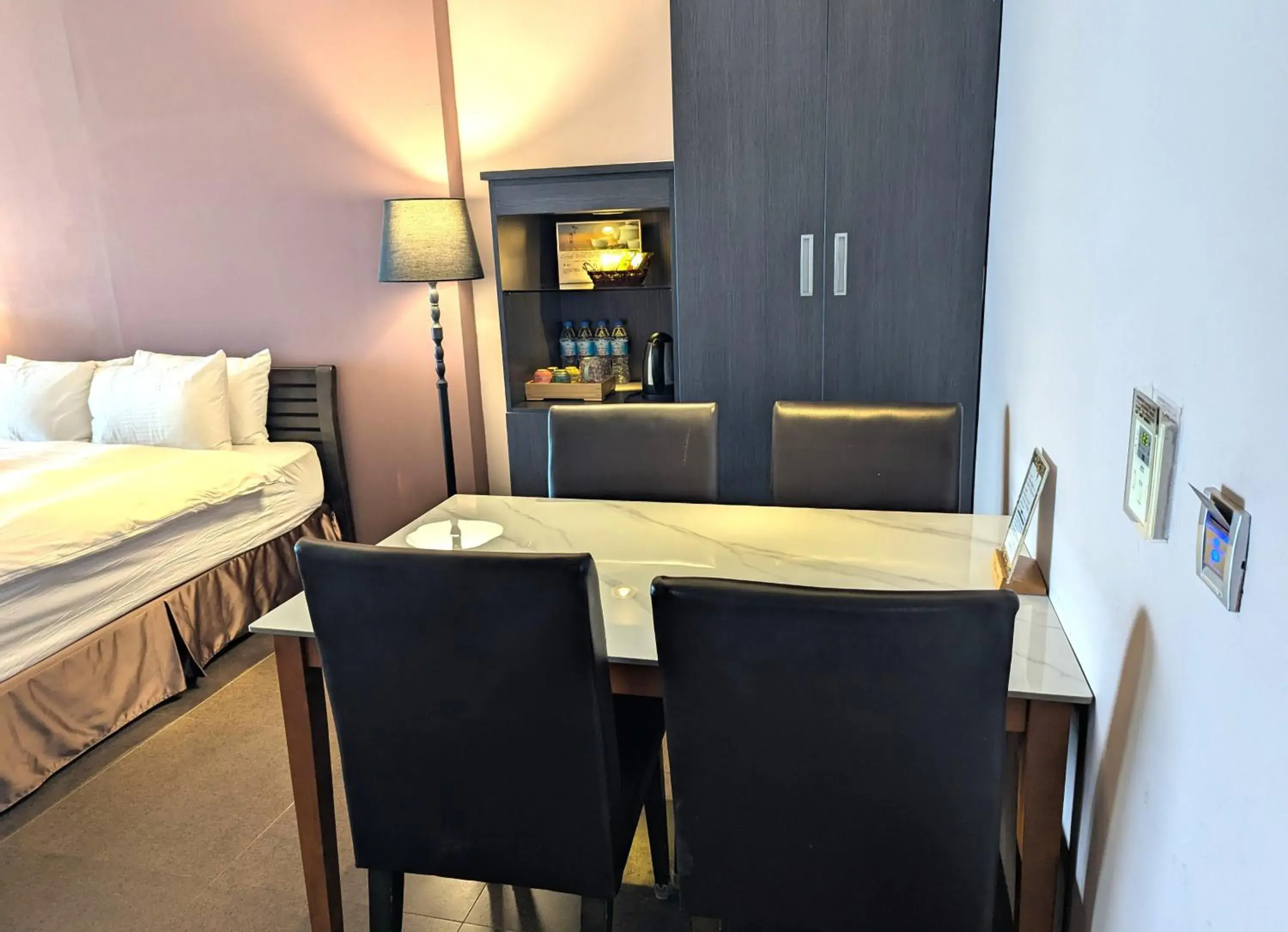 Bed in Jing Guan Hotel Bed in Jing Guan Hotel