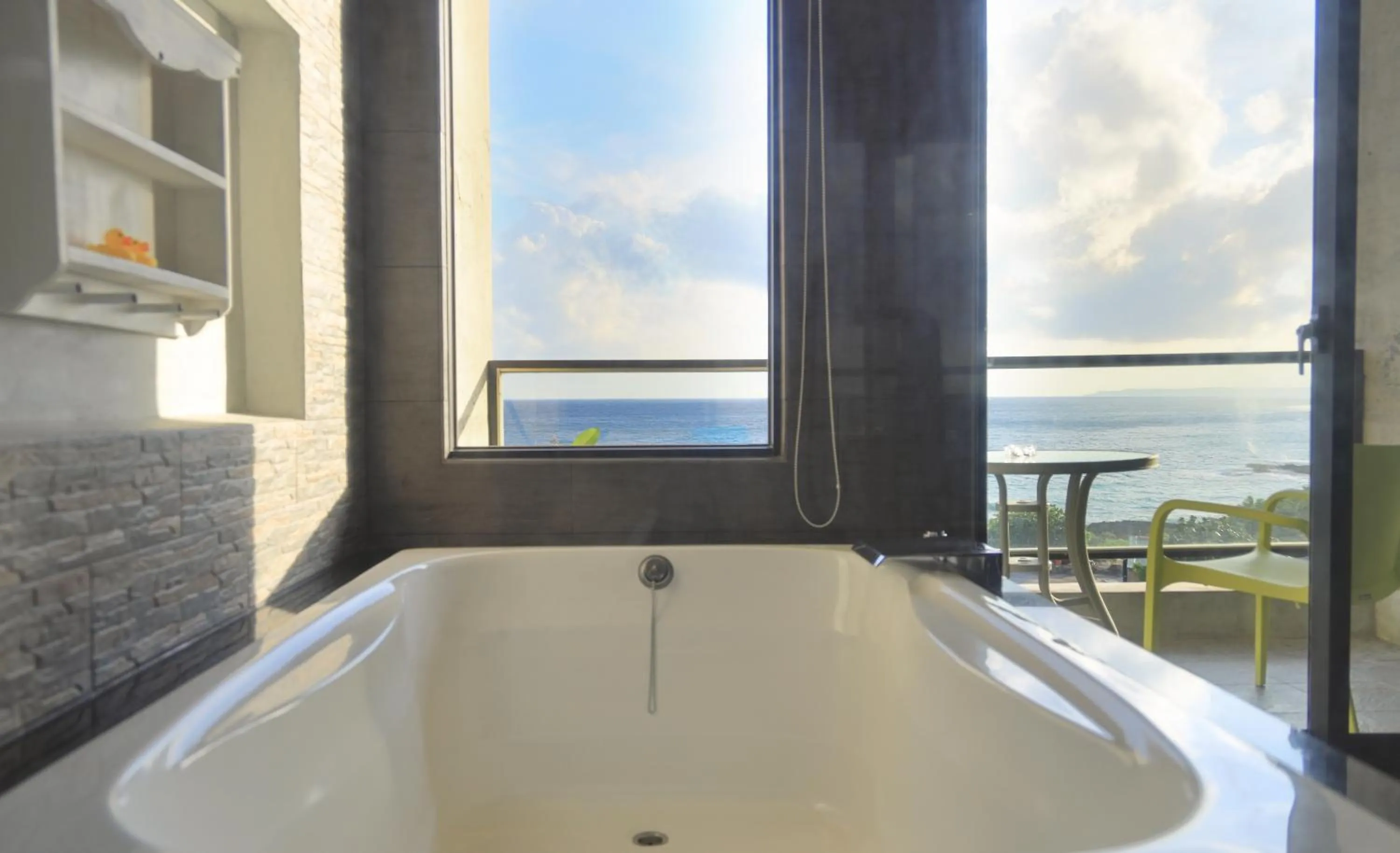 Shower in Jing Guan Hotel