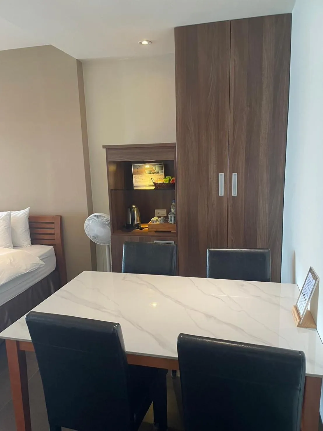 Bed in Jing Guan Hotel