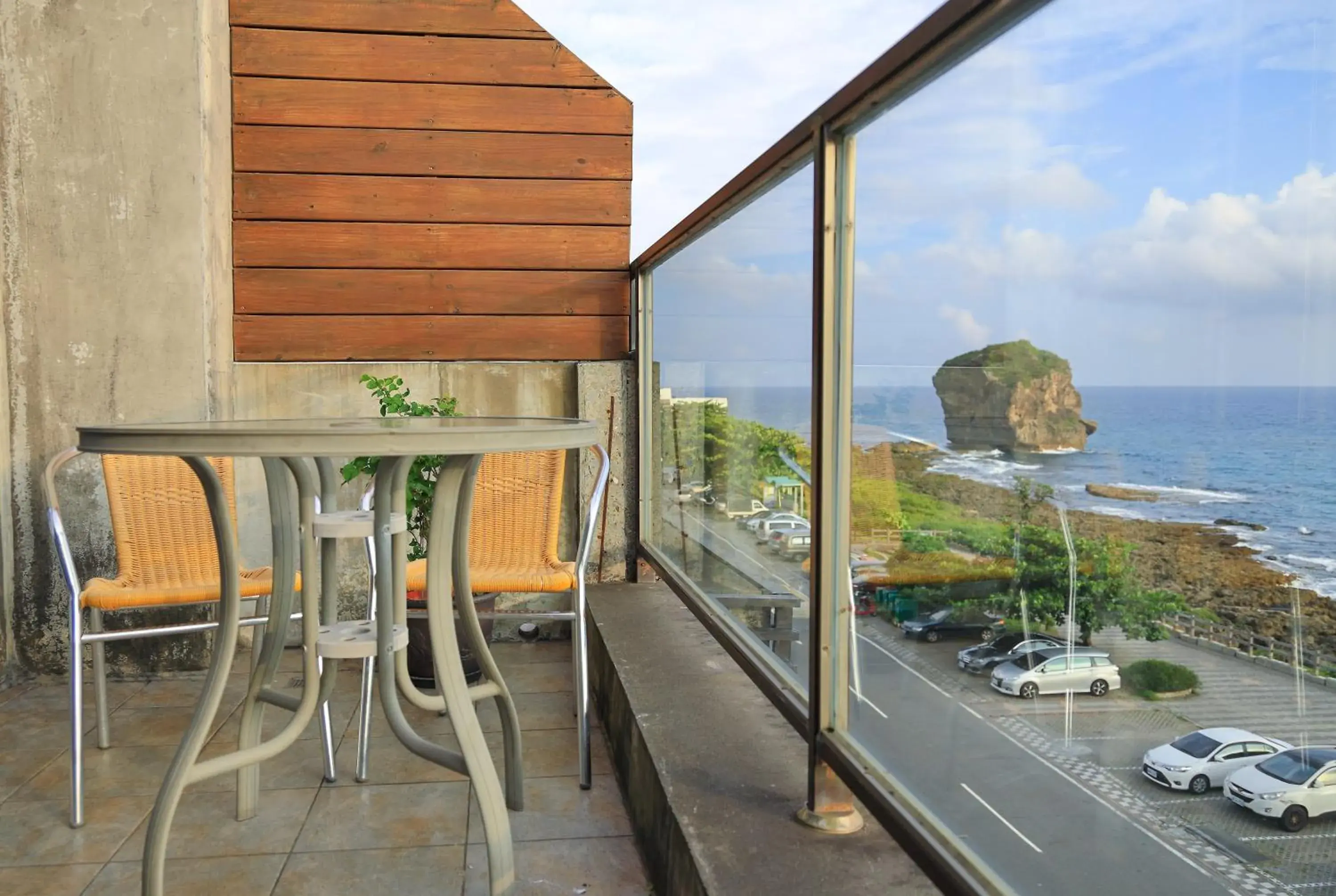 Superior Quadruple Room With Balcony in Jing Guan Hotel Superior Quadruple Room With Balcony in Jing Guan Hotel