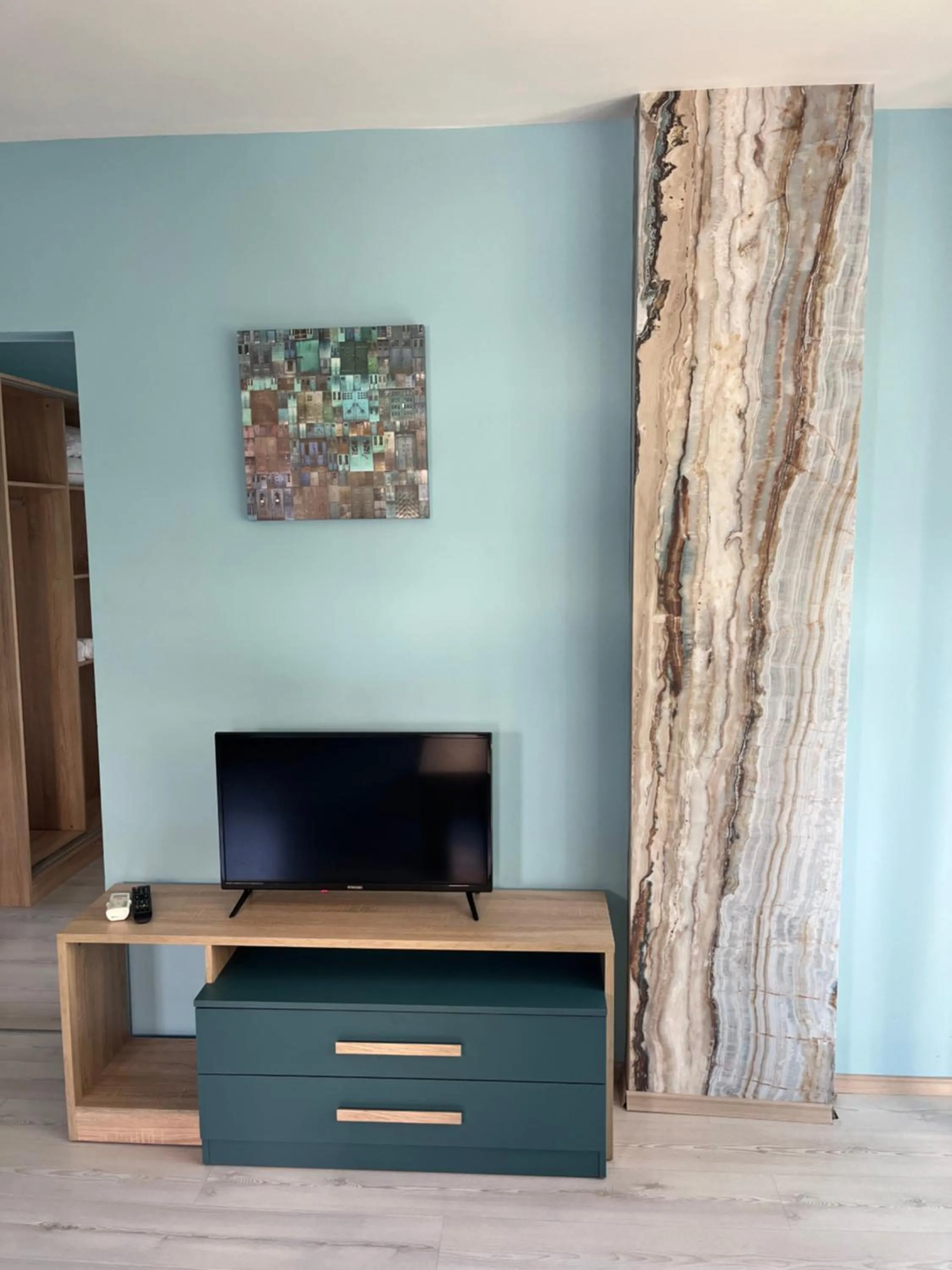 Communal lounge/ TV room in APARTHOTEL VICTORY SOFIA