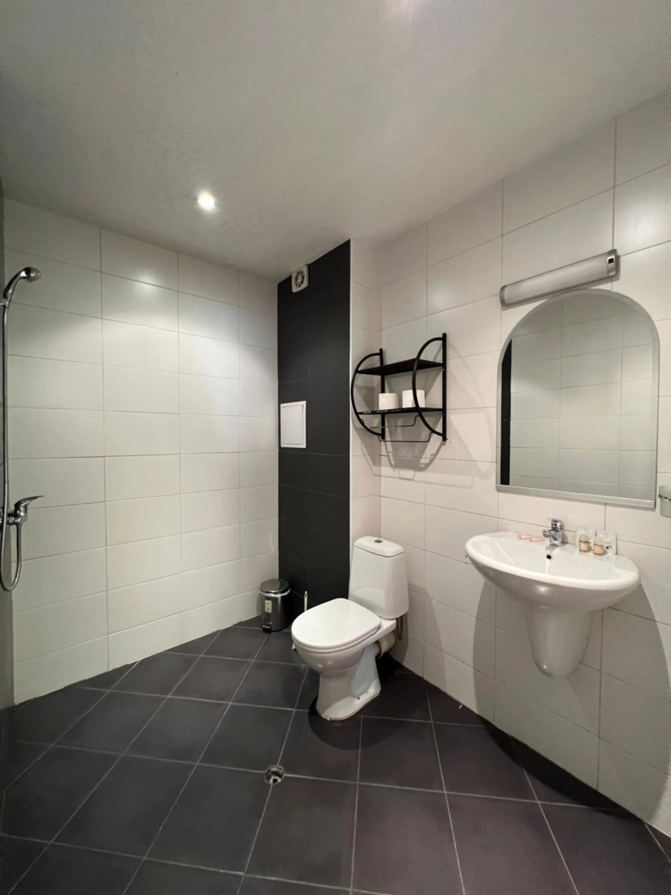 Shower in APARTHOTEL VICTORY SOFIA