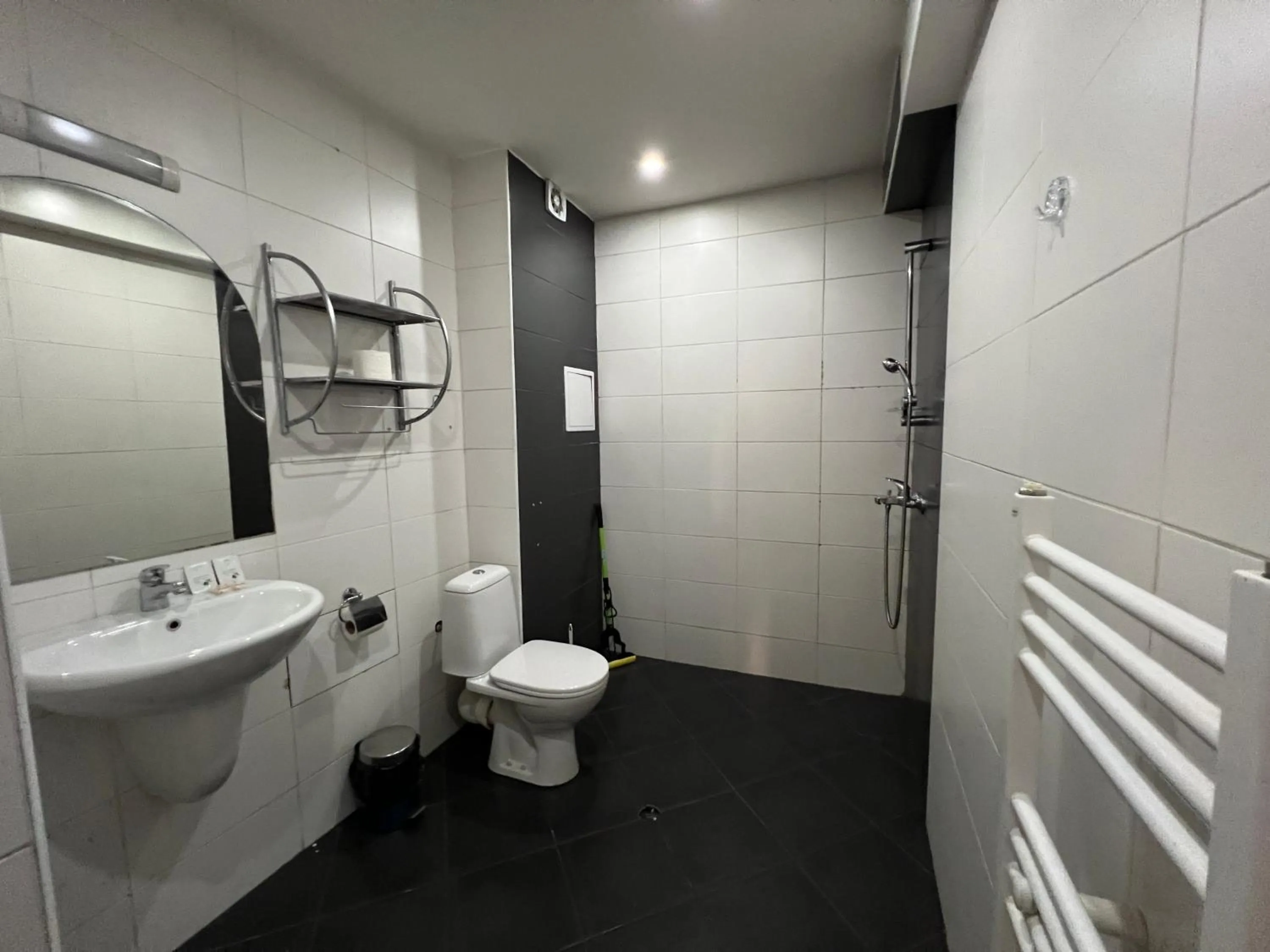 Shower in APARTHOTEL VICTORY SOFIA