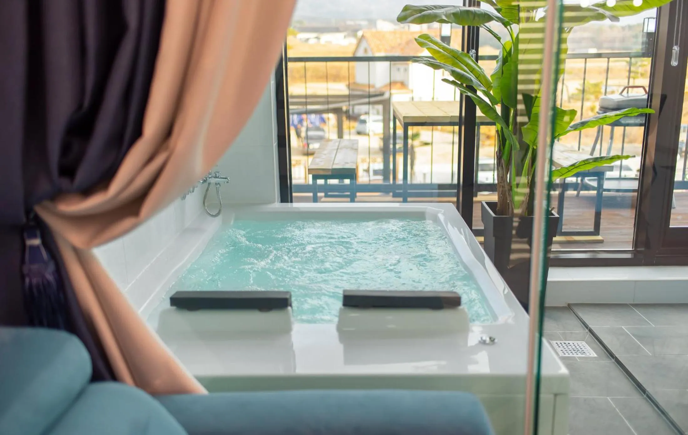 Hot Tub in Patio Pool Villa
