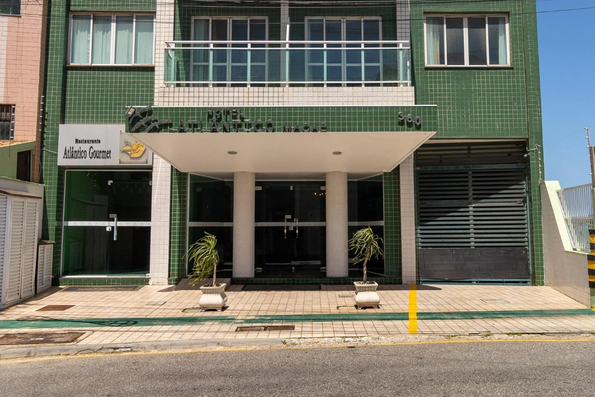 Facade/entrance in Hotel Atlantico Macaé By Inn House