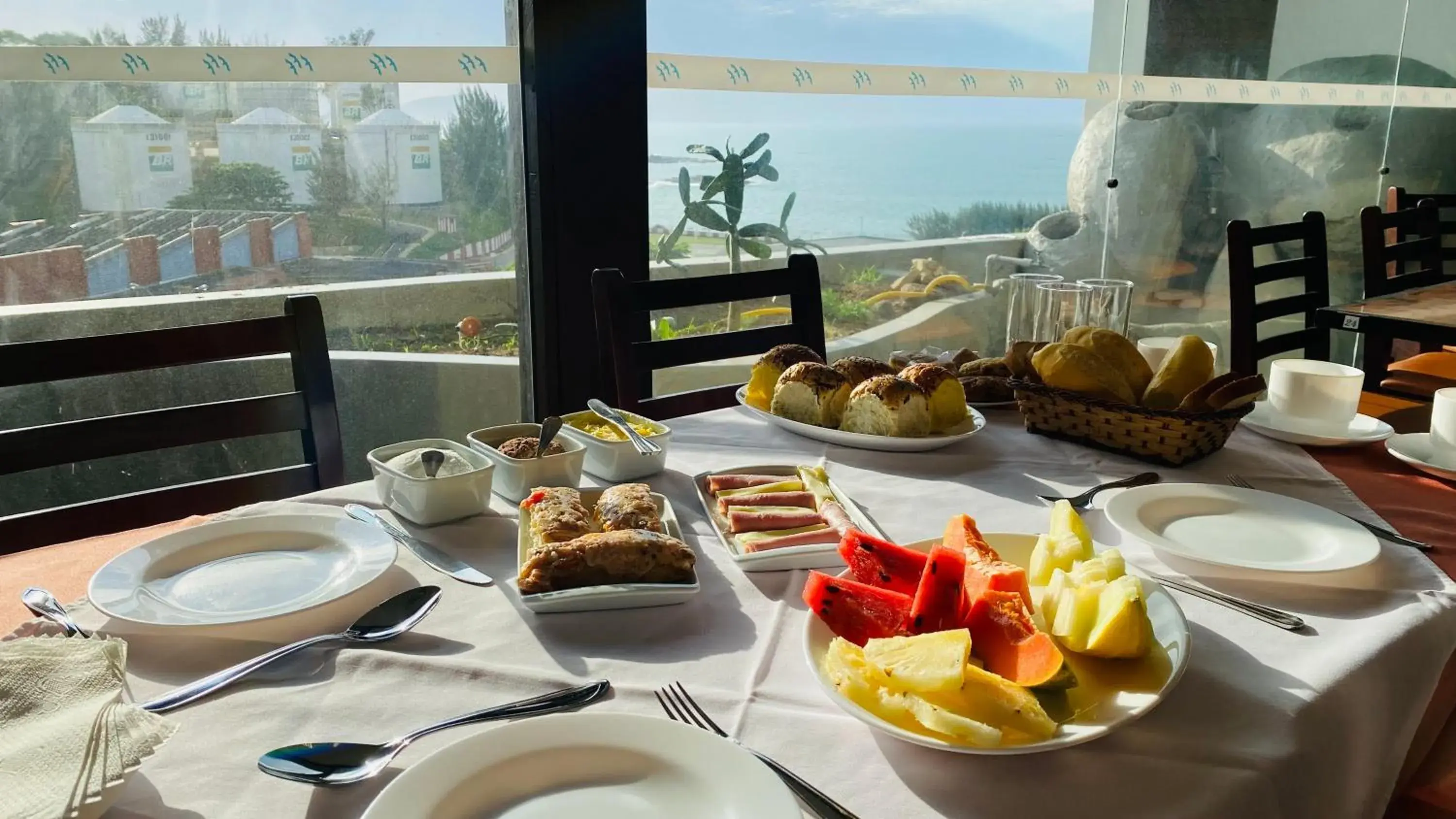 Breakfast in Hotel Atlantico Macaé By Inn House Breakfast in Hotel Atlantico Macaé By Inn House