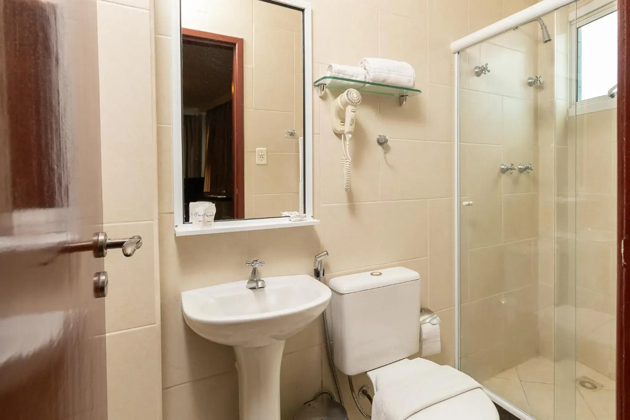 Bathroom in Hotel Atlantico Macaé By Inn House Bathroom in Hotel Atlantico Macaé By Inn House