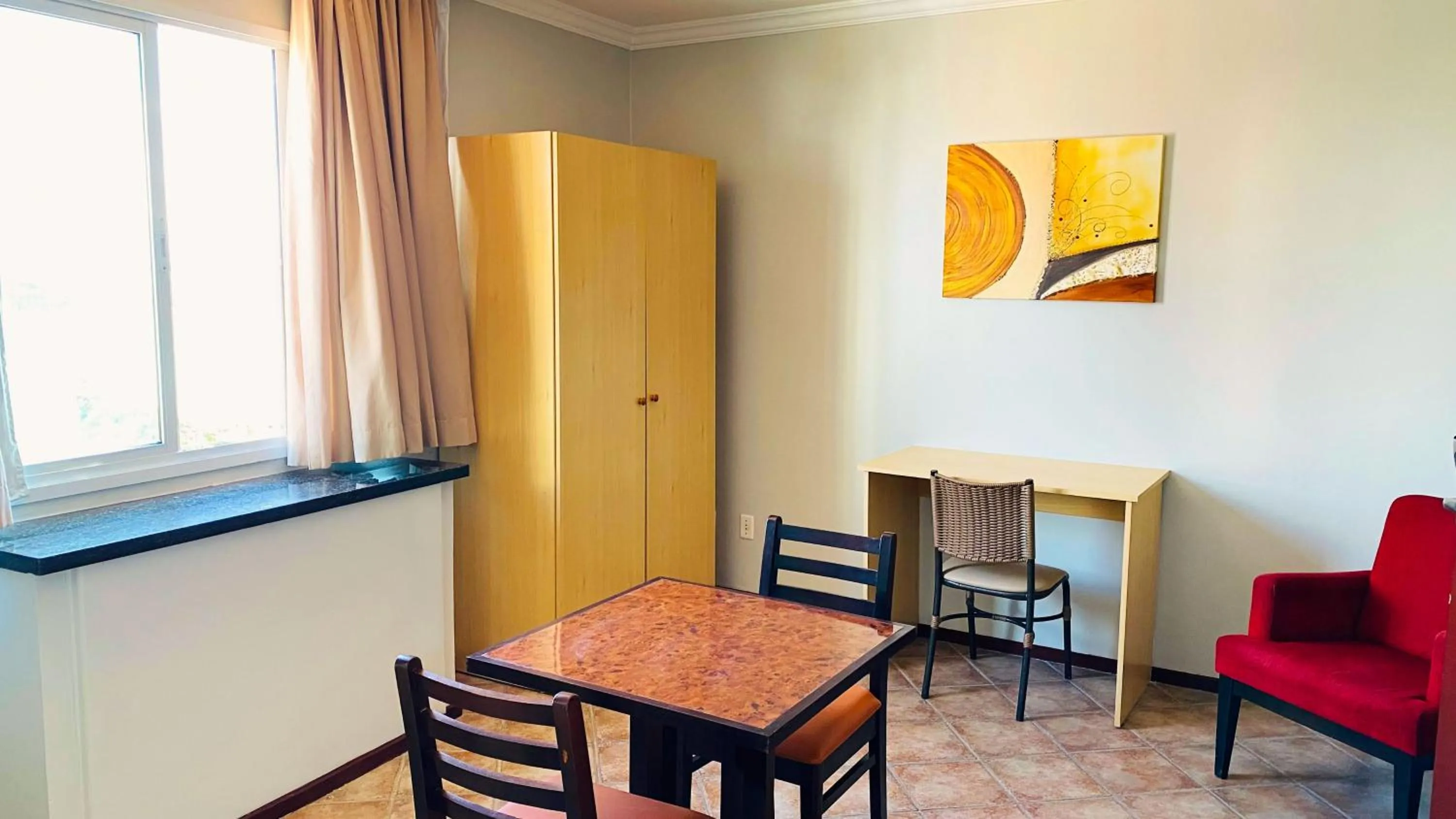 wardrobe in Hotel Atlantico Macaé By Inn House