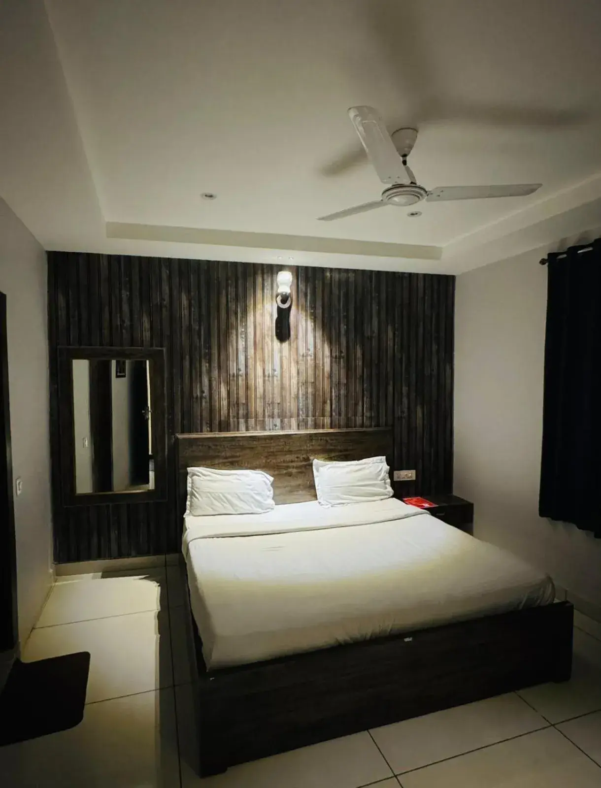 Bedroom, Bed in Hotel Pearl inn Bedroom, Bed in Hotel Pearl inn