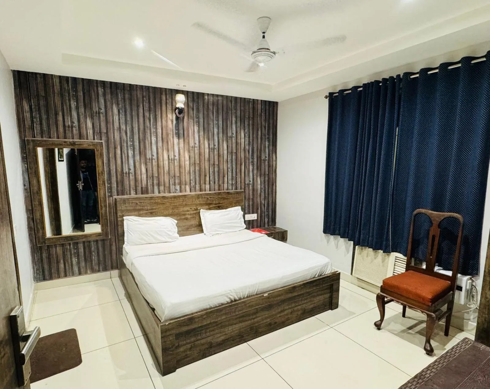 Bedroom in Hotel Pearl inn