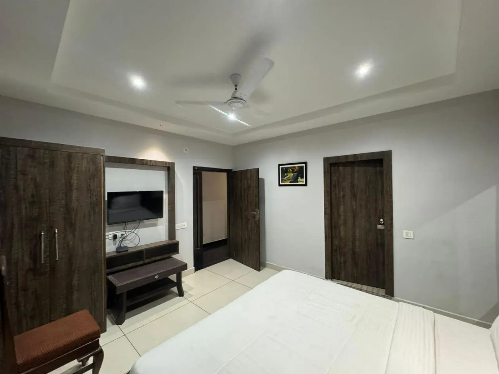 Bedroom, Bed in Hotel Pearl inn Bedroom, Bed in Hotel Pearl inn