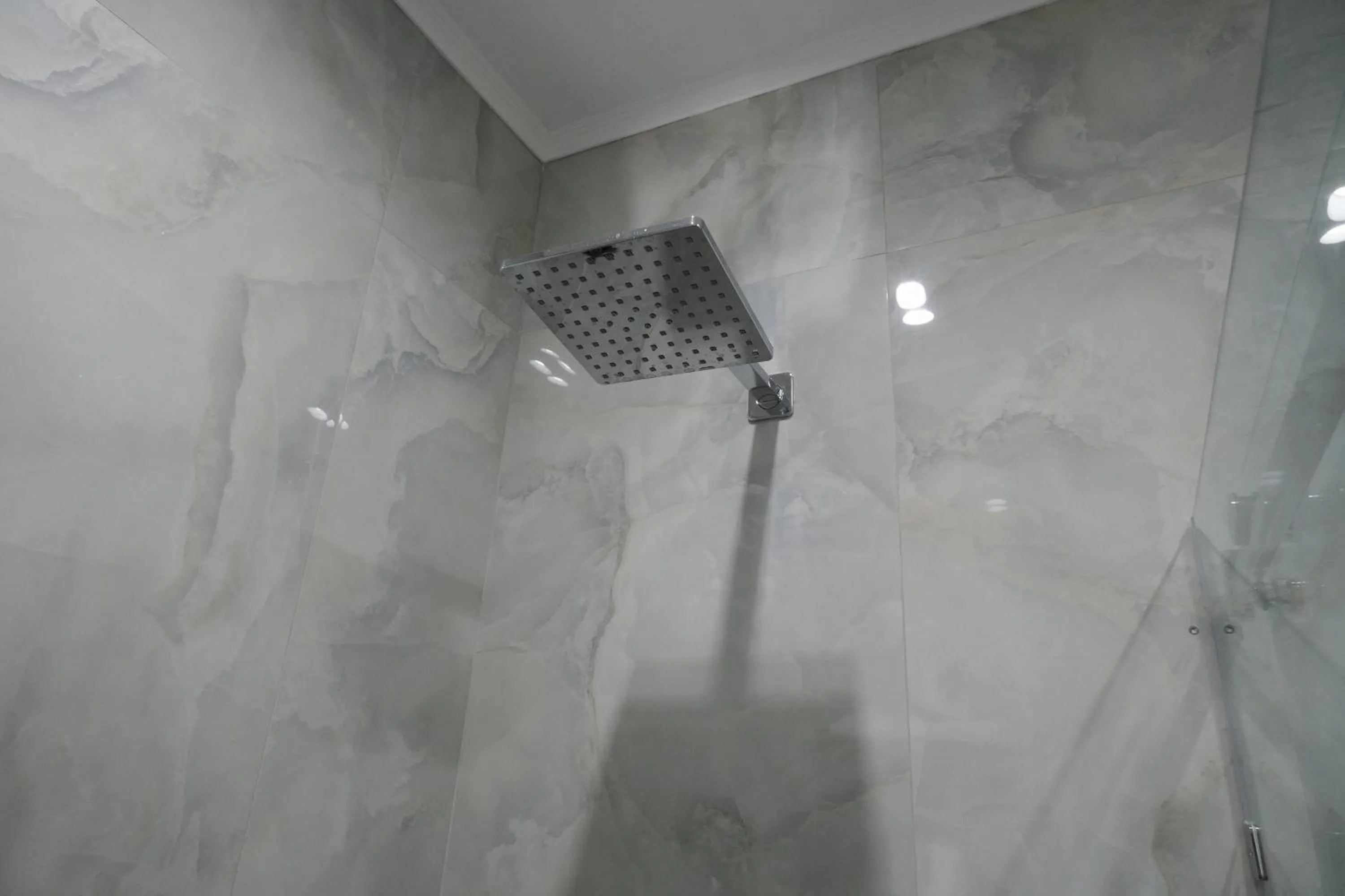 Shower in Qaragat