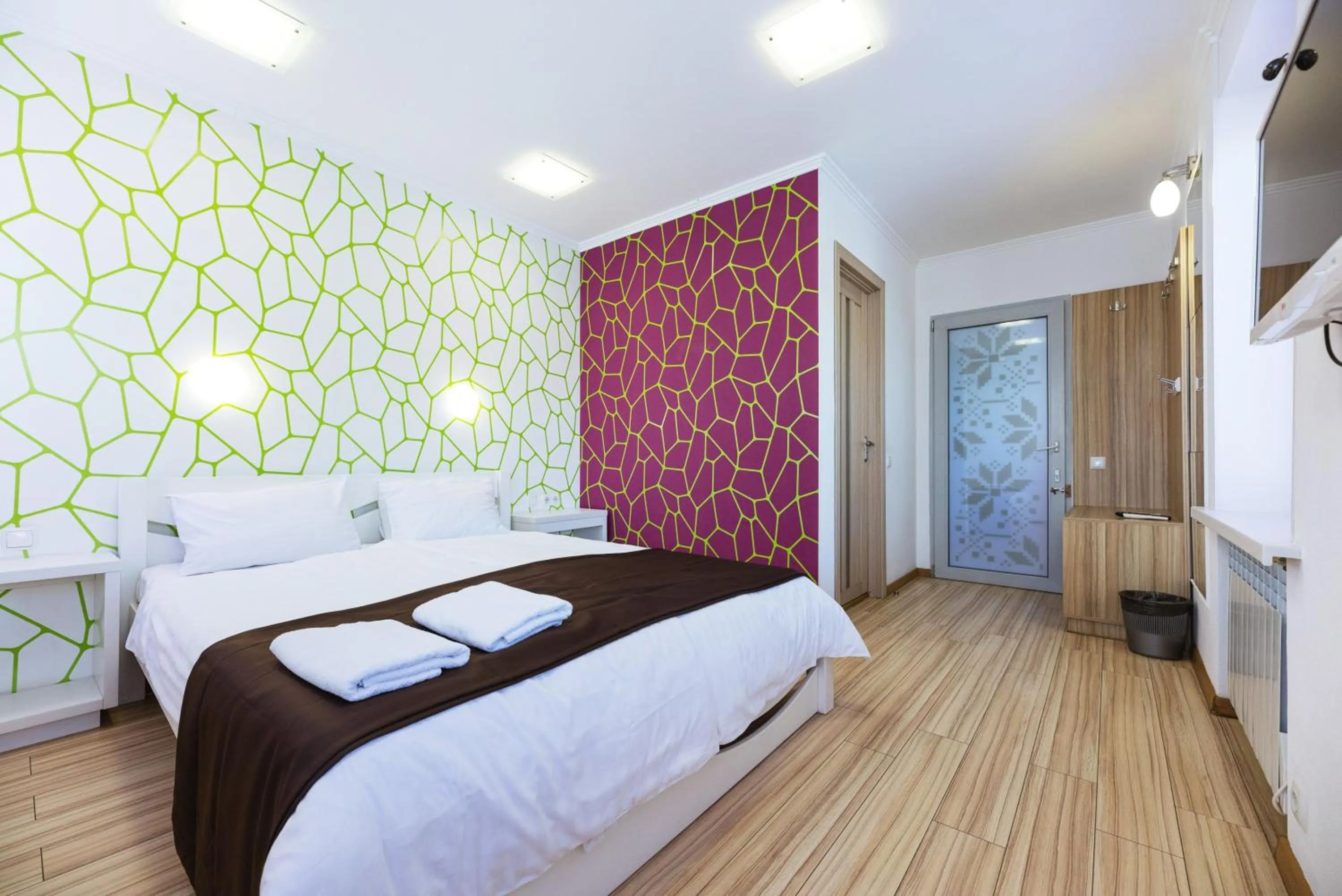 Photo of the whole room, Bed in Guest house "Golden Gate 911 "