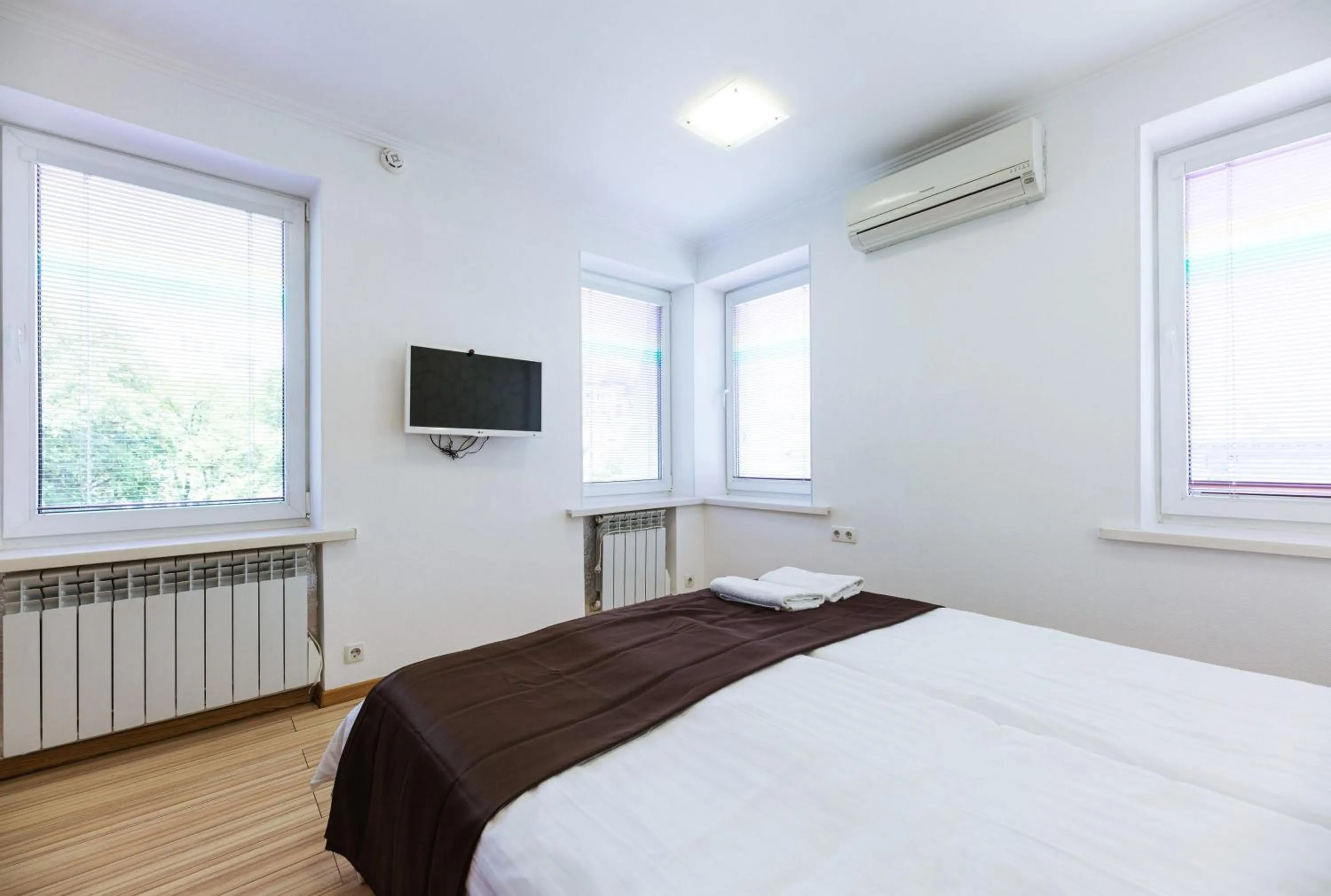 air conditioner, Bed in Guest house "Golden Gate 911 "