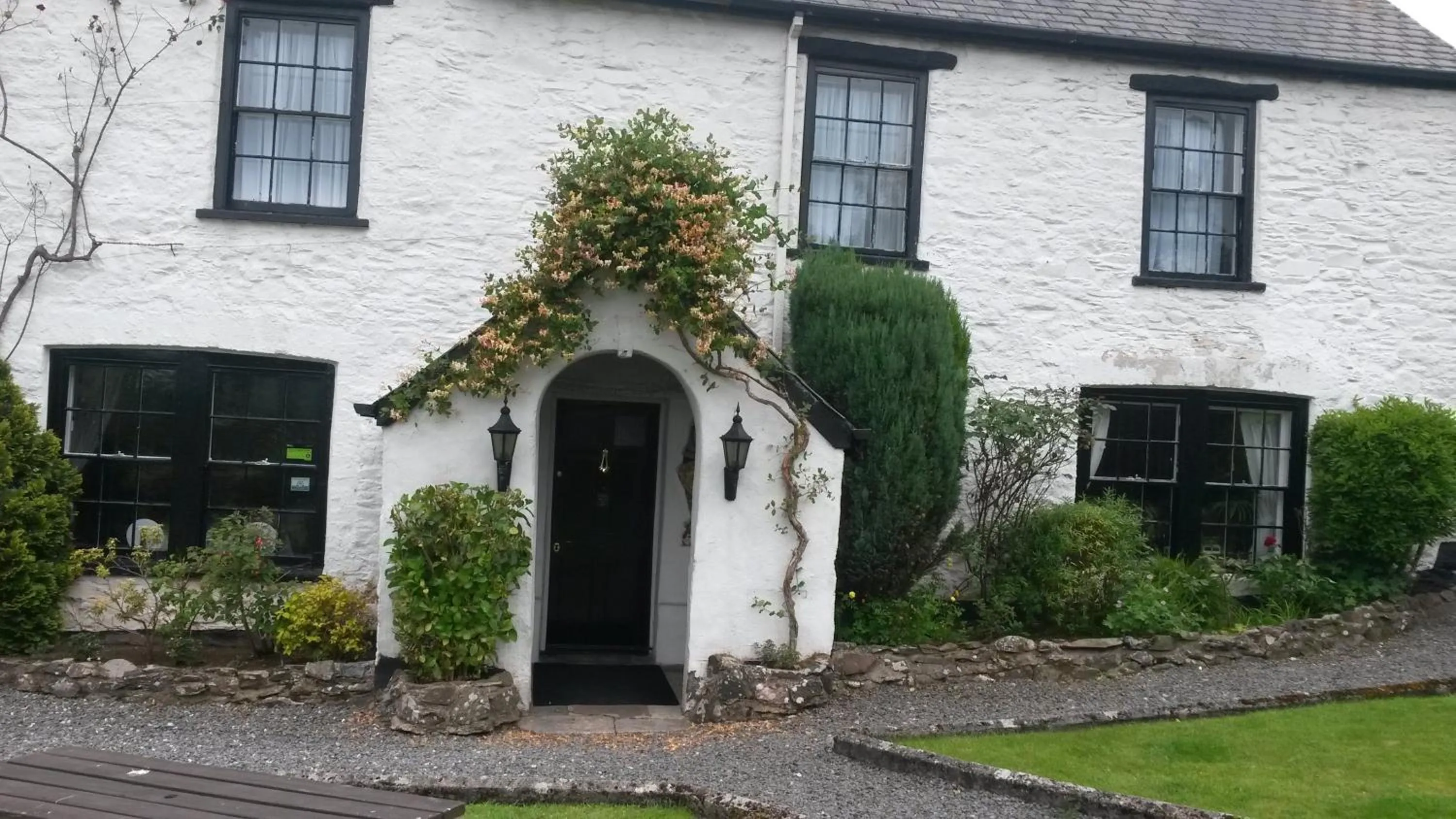 Facade/entrance in Townstal Farmhouse