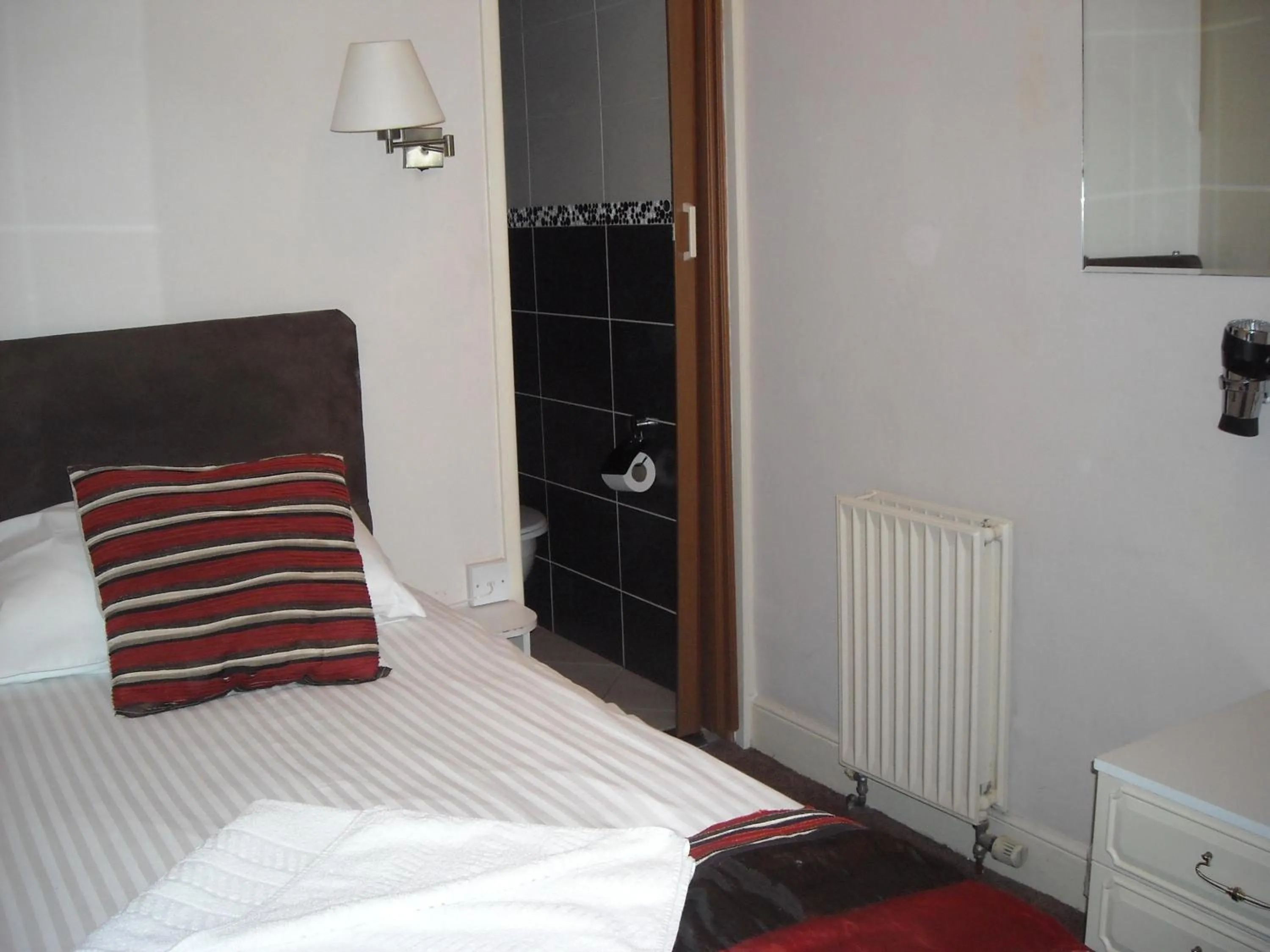 Bed in Townstal Farmhouse