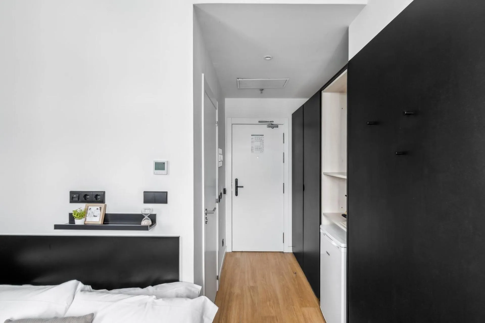 Photo of the whole room, Bed in Home and CoLiving Pamplona